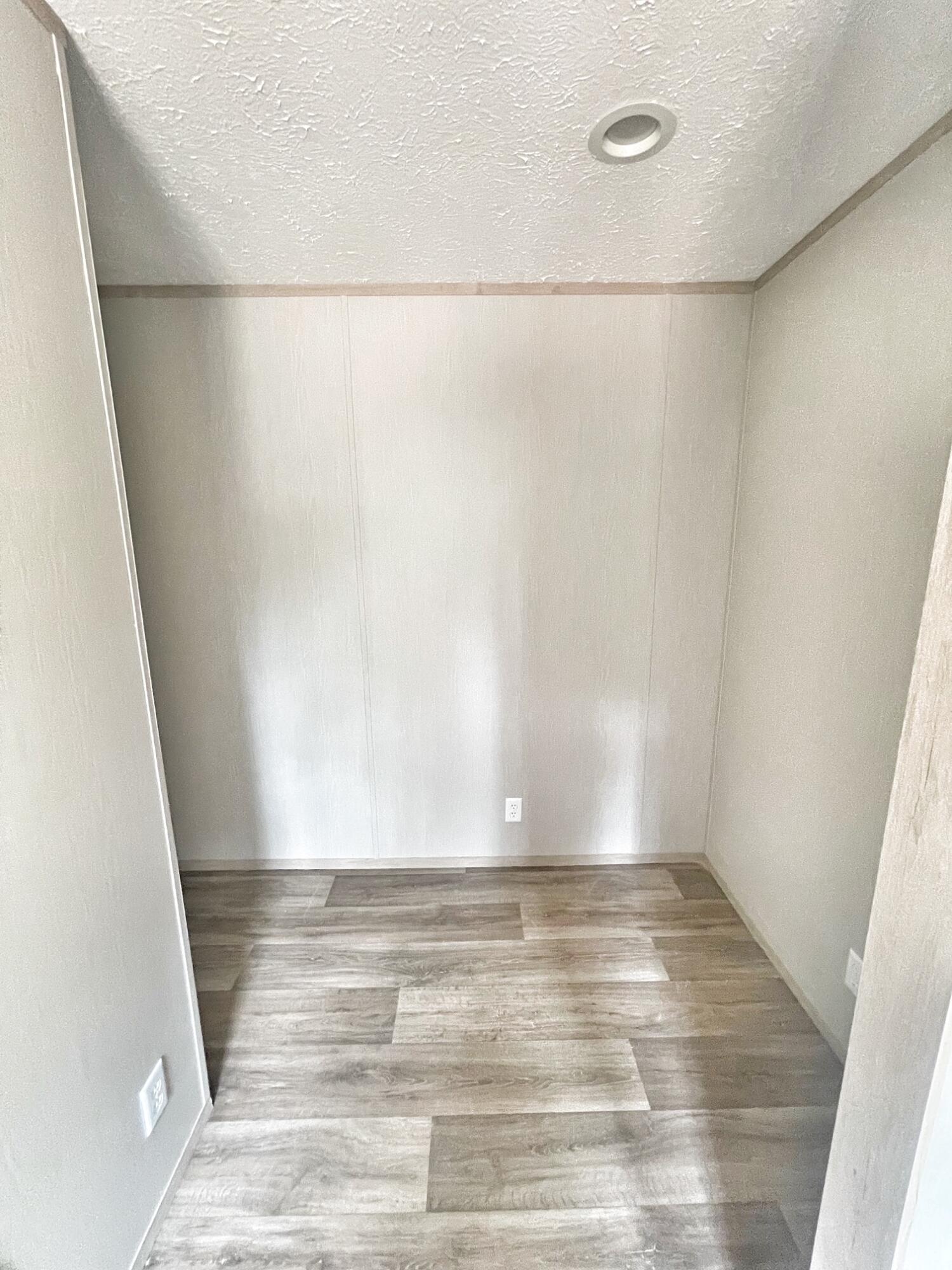 OAKWOOD LAKES ESTATES - Residential