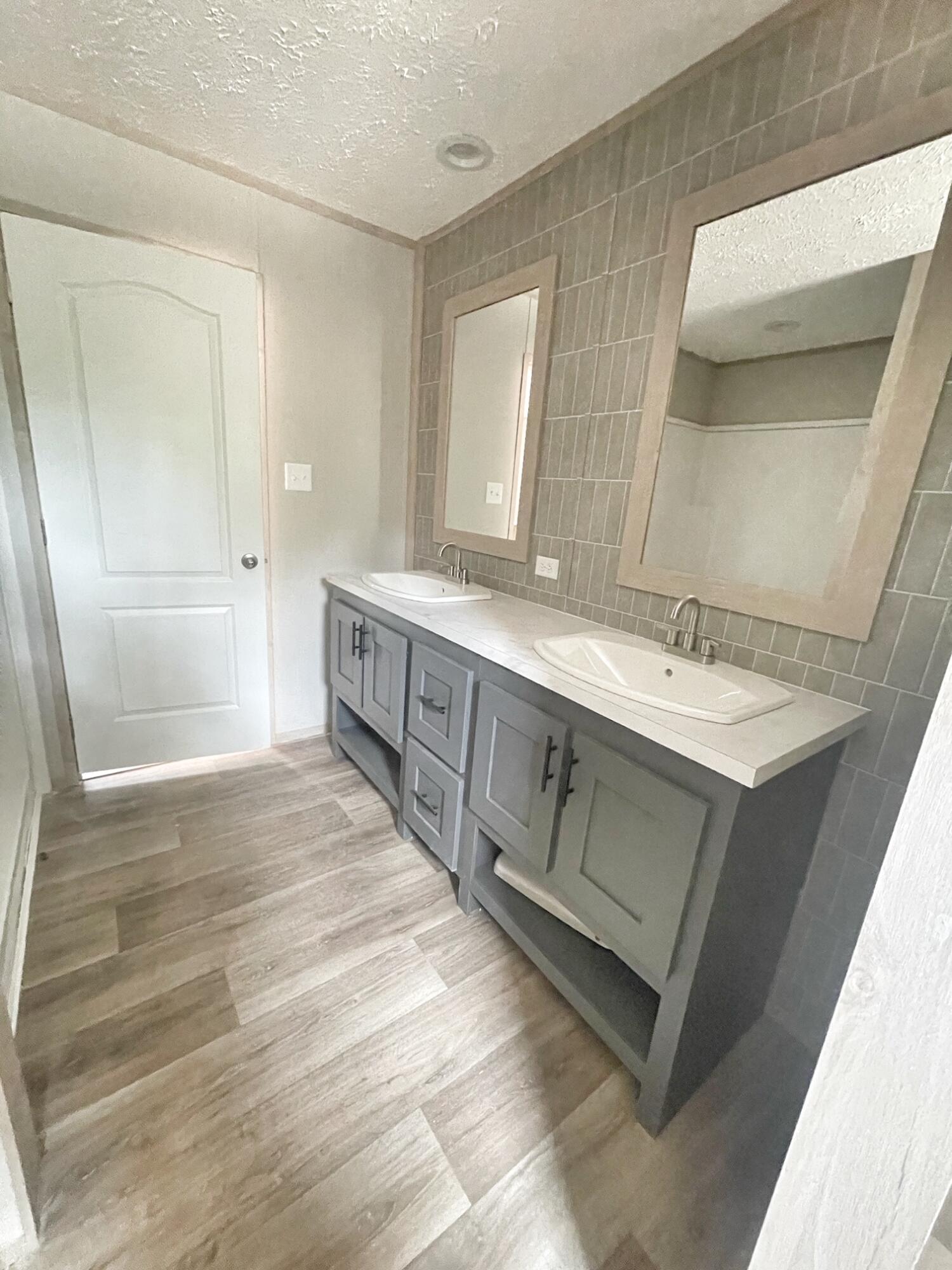 OAKWOOD LAKES ESTATES - Residential