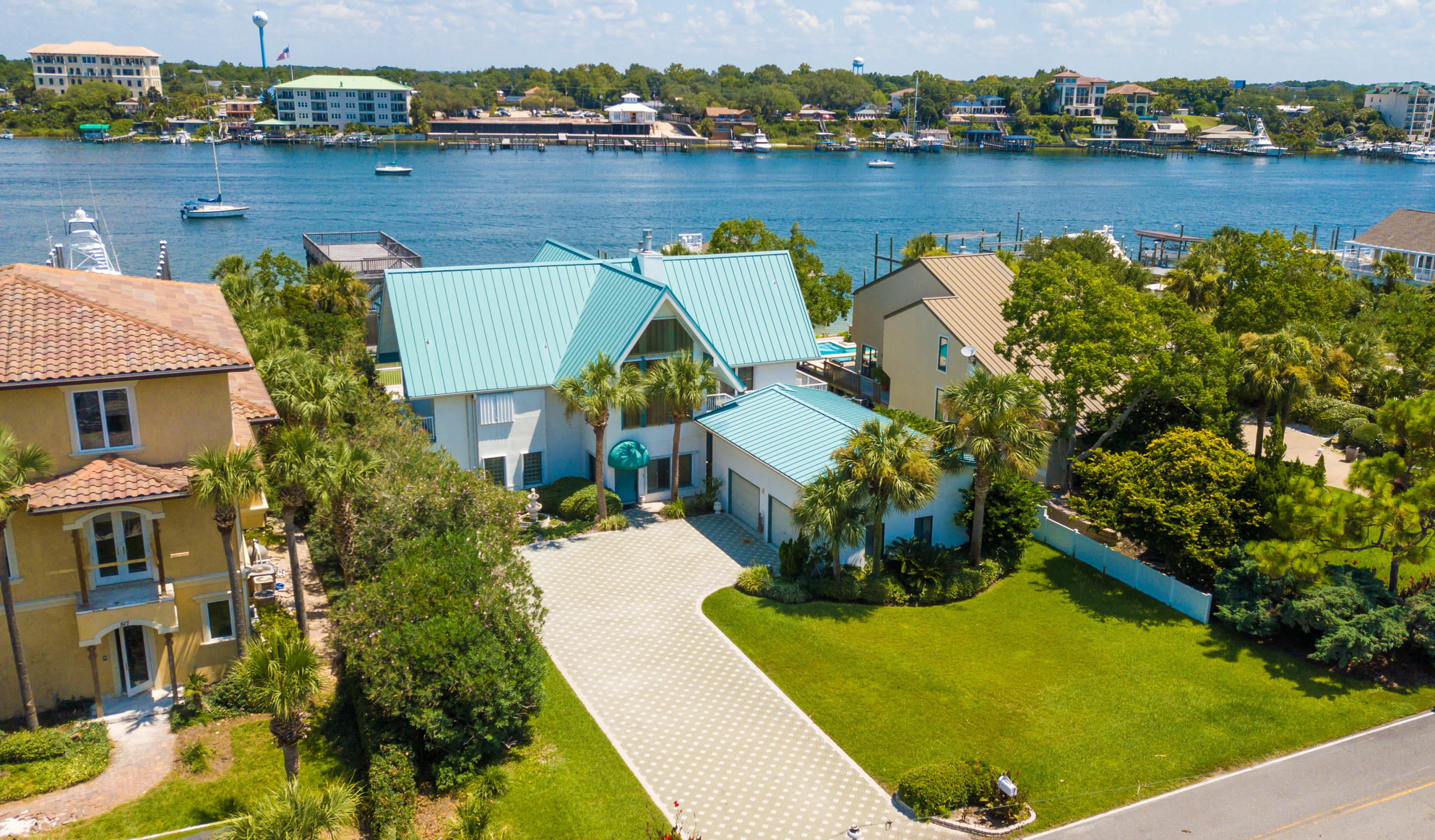 HOLIDAY ISLE - Residential