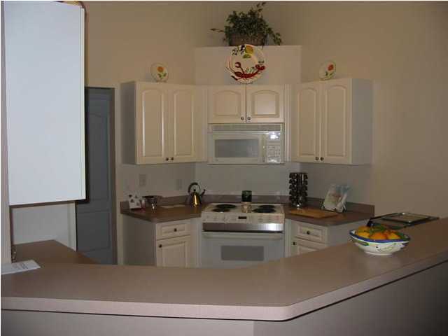 ROBLEDAL ESTATES UNIT 5 - Residential Lease