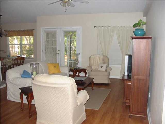 ROBLEDAL ESTATES UNIT 5 - Residential Lease