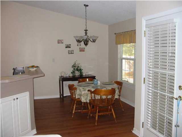 ROBLEDAL ESTATES UNIT 5 - Residential Lease