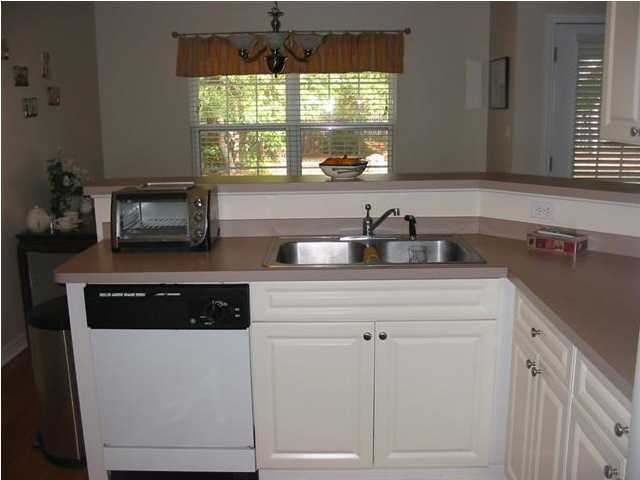 ROBLEDAL ESTATES UNIT 5 - Residential Lease