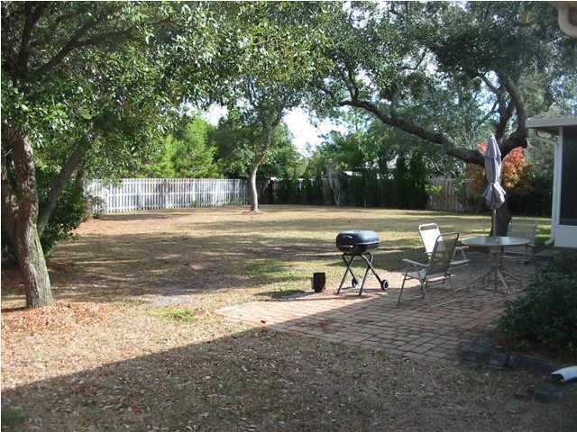 ROBLEDAL ESTATES UNIT 5 - Residential Lease