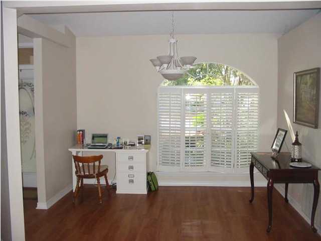 ROBLEDAL ESTATES UNIT 5 - Residential Lease