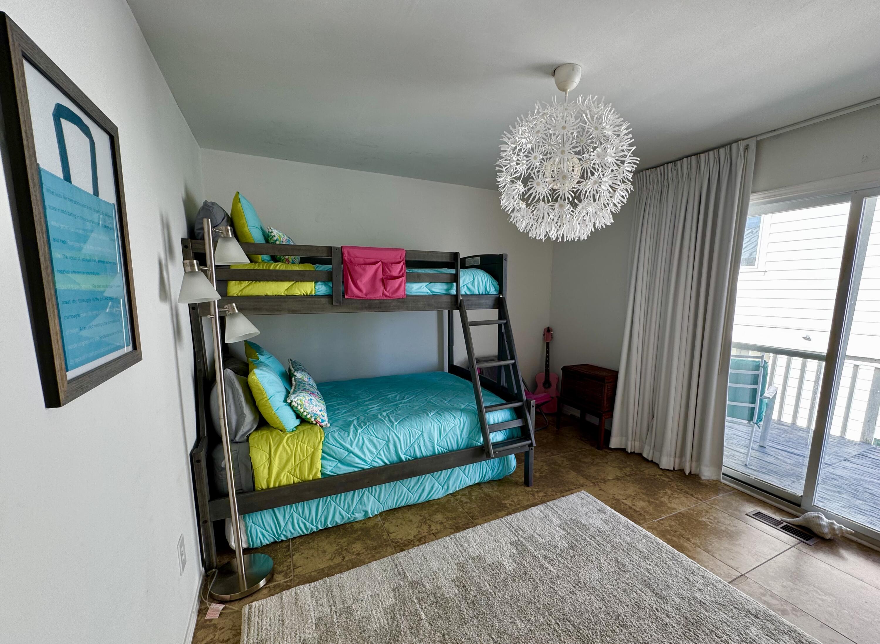SHORELINE T/H - Residential