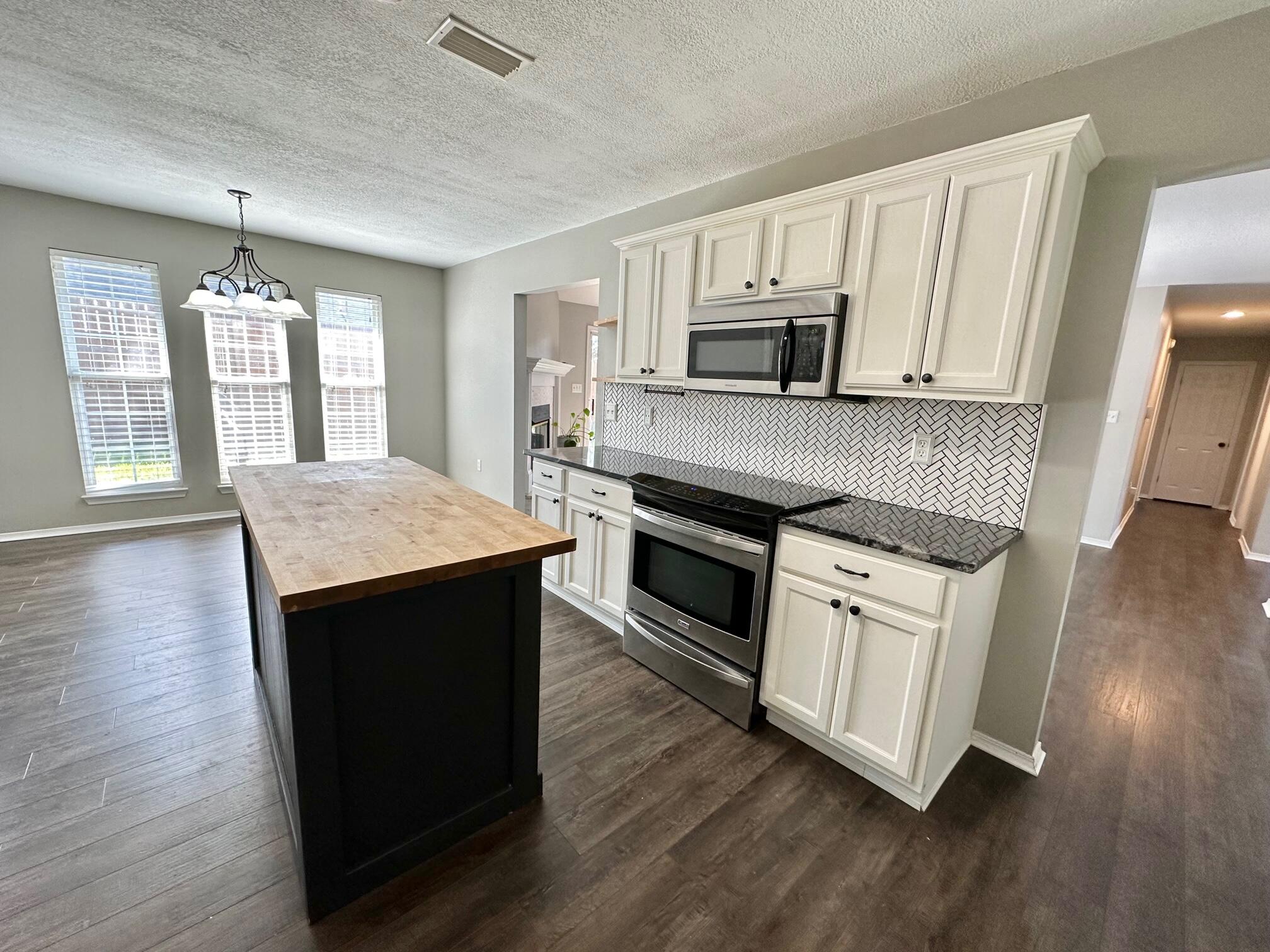 HUNTERS RUN S/D - Residential Lease