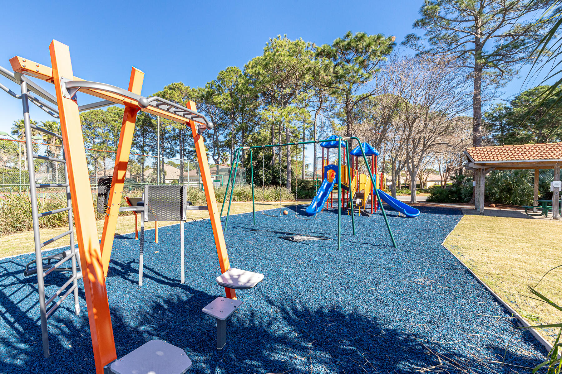 EMERALD LAKES PH 1 - Residential