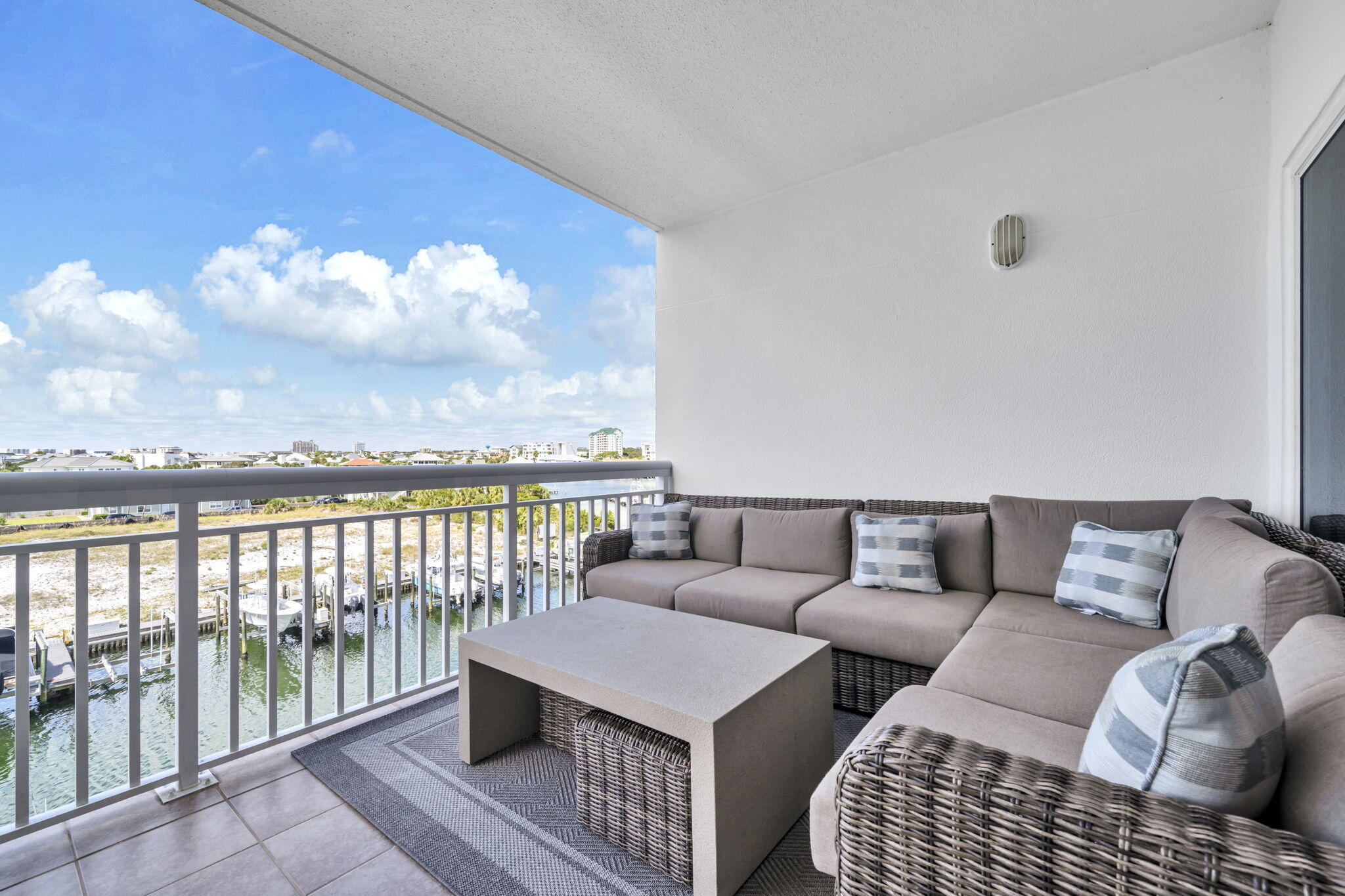 HARBOR LANDING - Residential