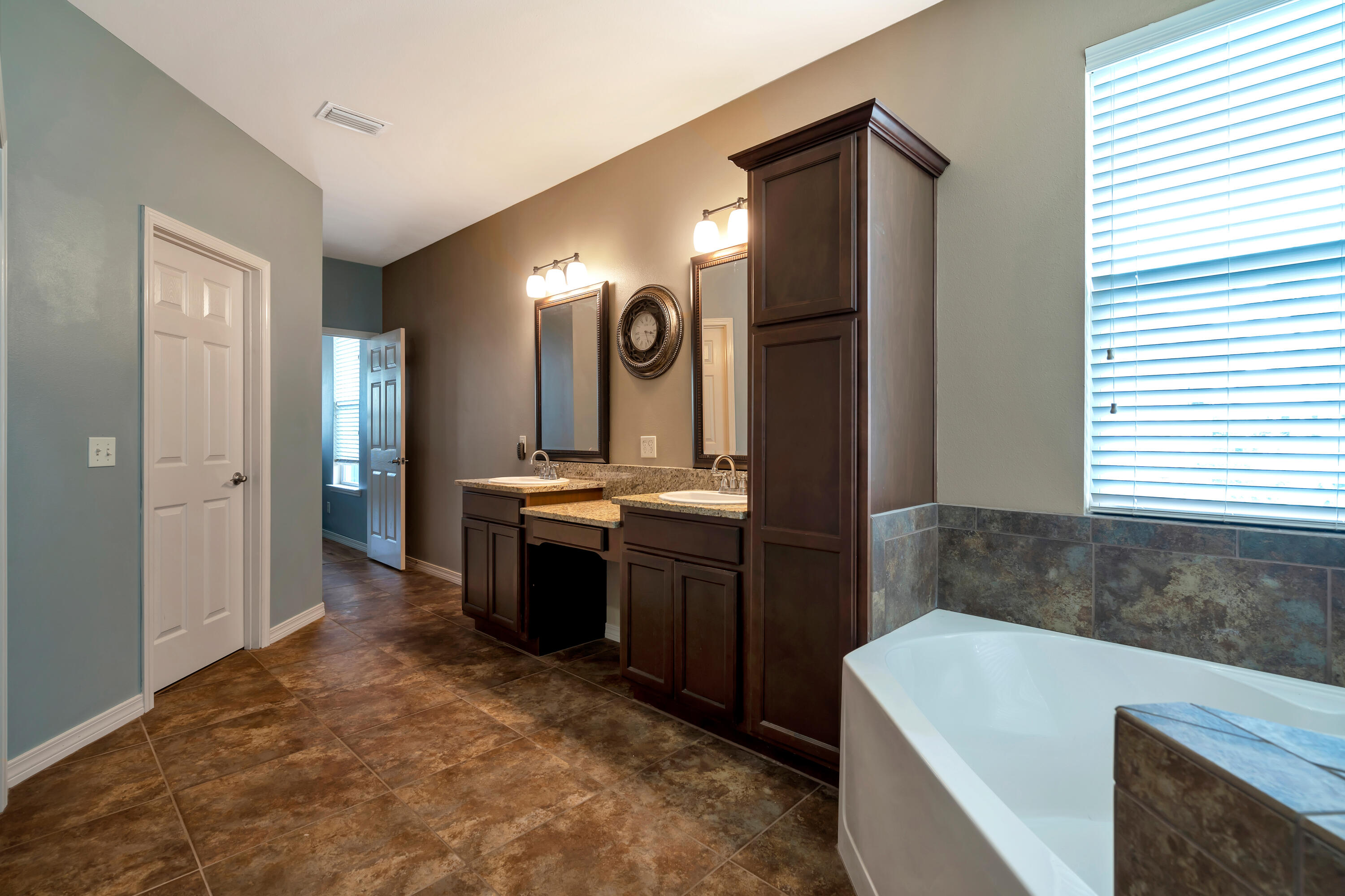 PELICAN BAY S/D - Residential