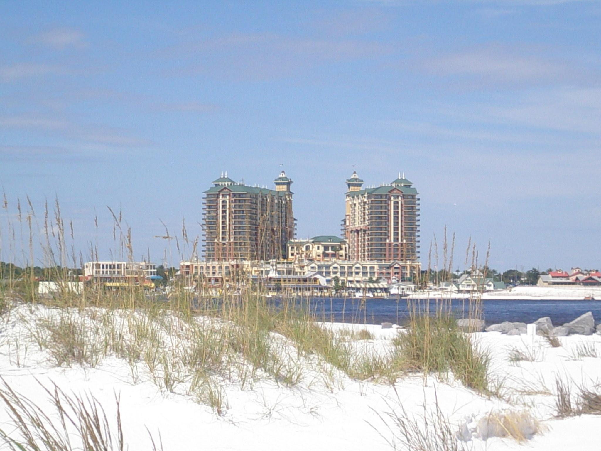 EMERALD GRANDE - Residential