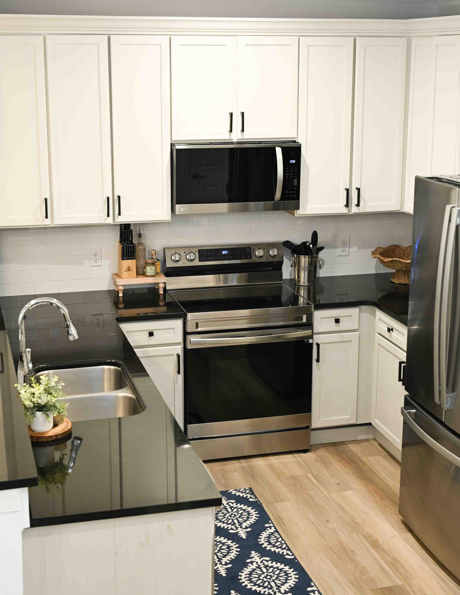 SOUTH HAVEN TOWNHOMES - Residential Lease