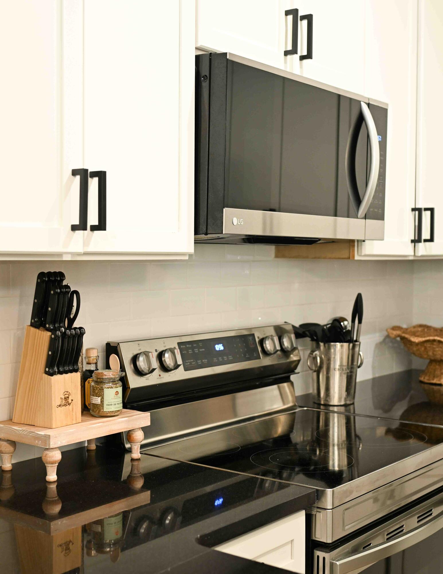 SOUTH HAVEN TOWNHOMES - Residential Lease