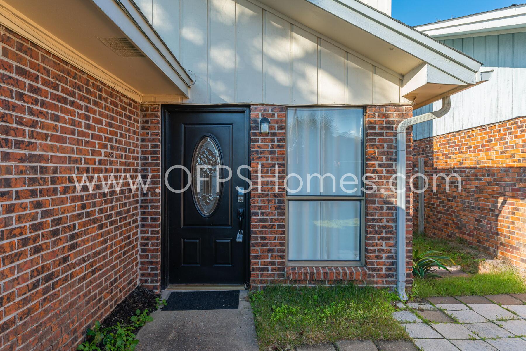 NDIAN OAKS S/D LOT 10 BLK B - Residential Lease