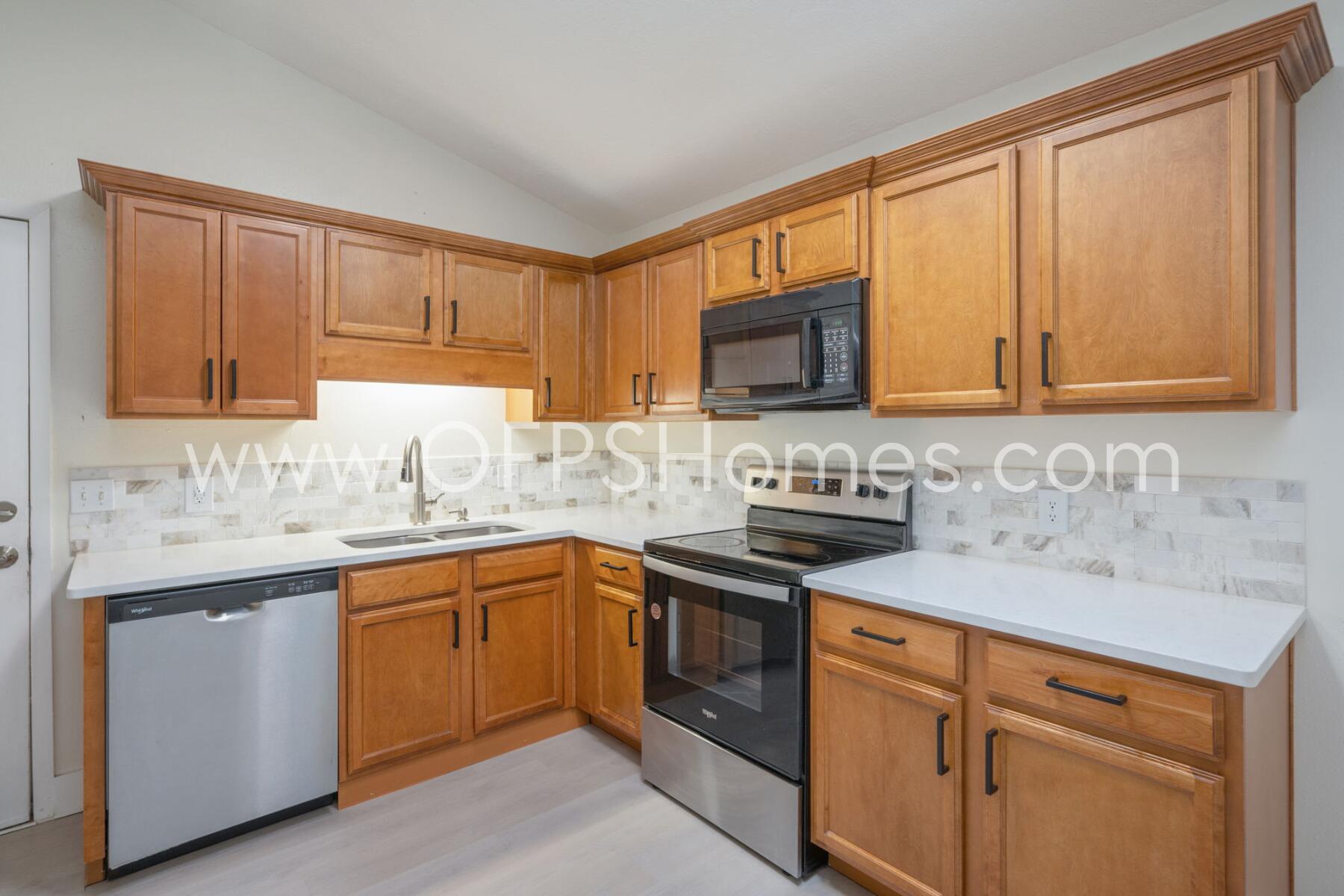 NDIAN OAKS S/D LOT 10 BLK B - Residential Lease