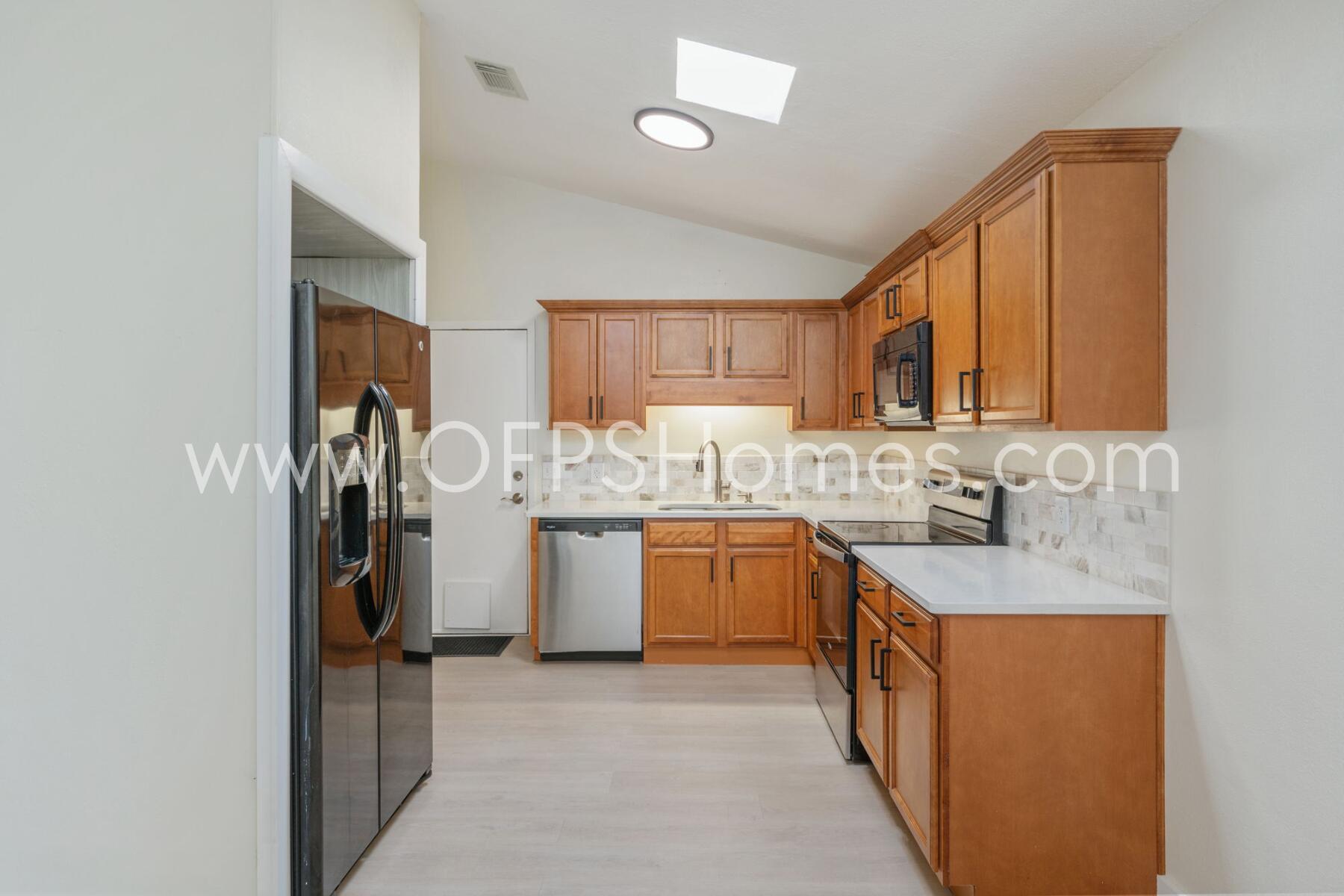 NDIAN OAKS S/D LOT 10 BLK B - Residential Lease