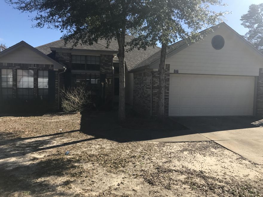 Short Sale. Home is on a nice lot in a great neighborhood. Close to Eglin AFB, Mid-bay bridge and Destin. Buyer to verify all pertinent information including lot dimensions and square footage. Property to be sold as is.