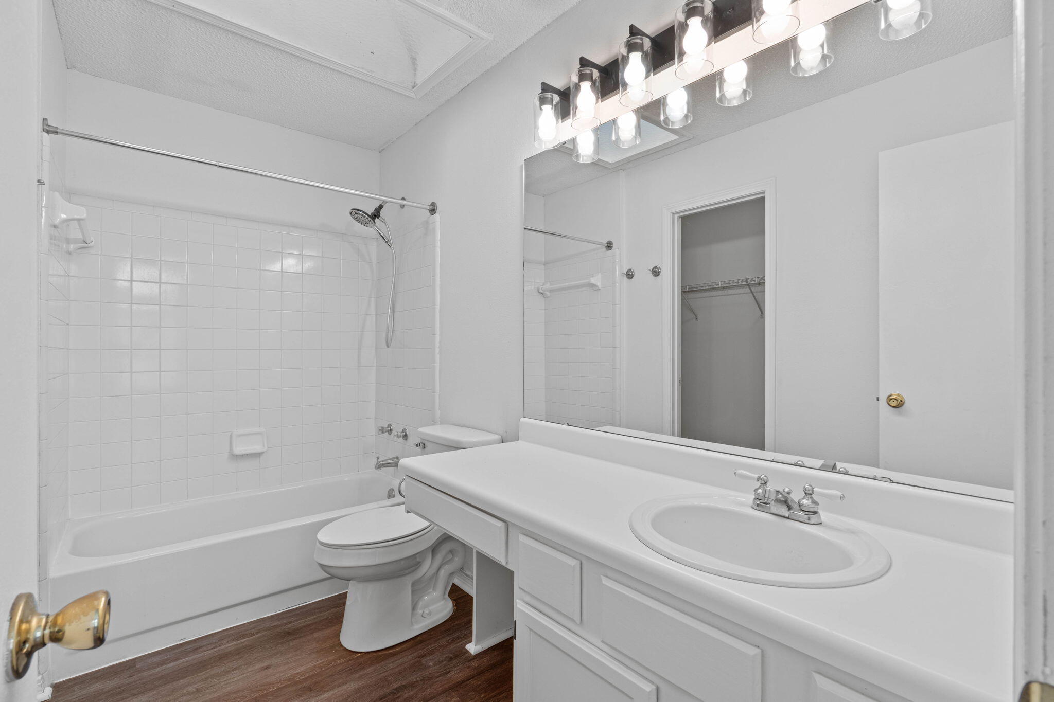 LAKE CHARLESTON - Residential Lease