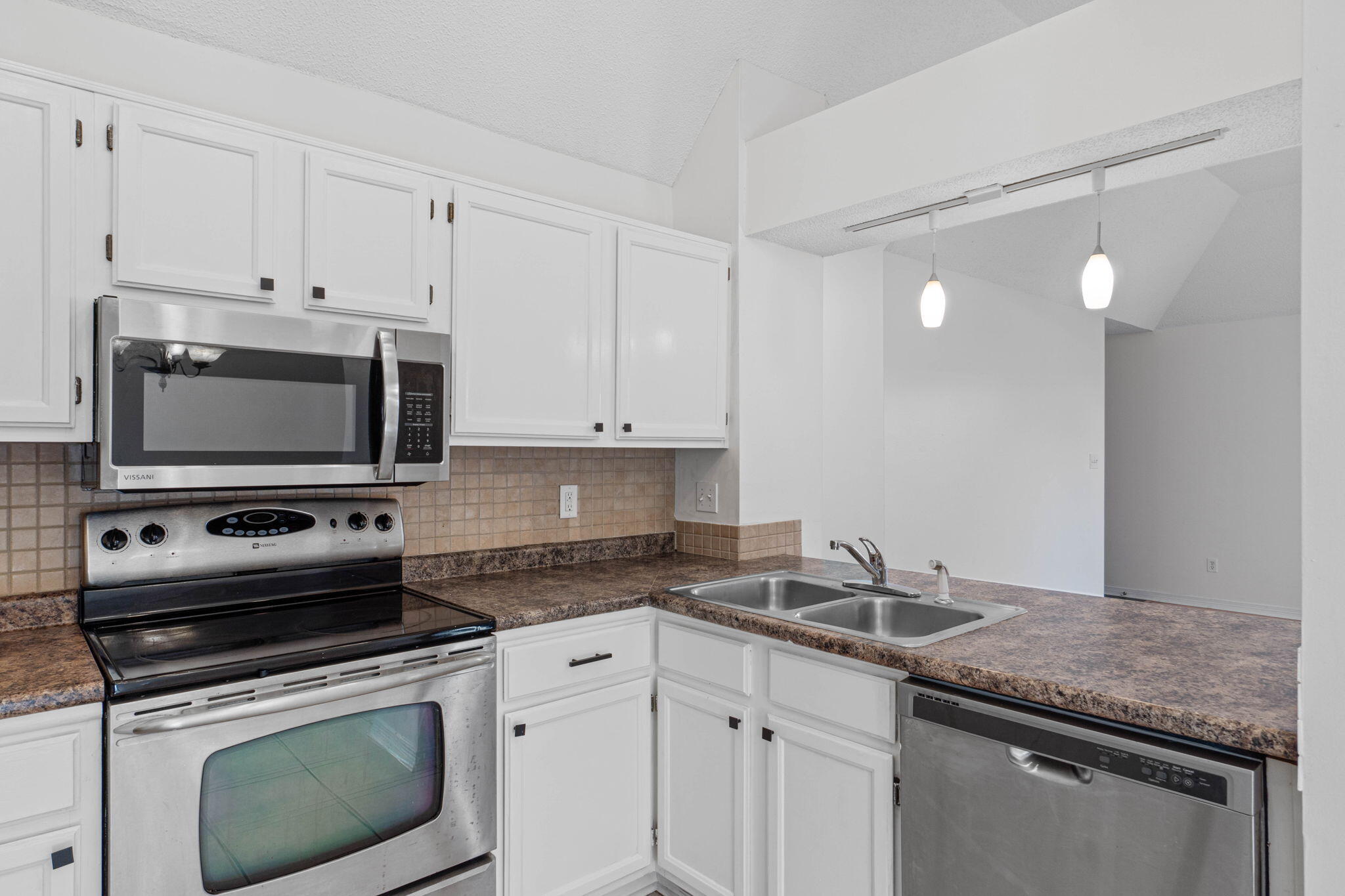 LAKE CHARLESTON - Residential Lease