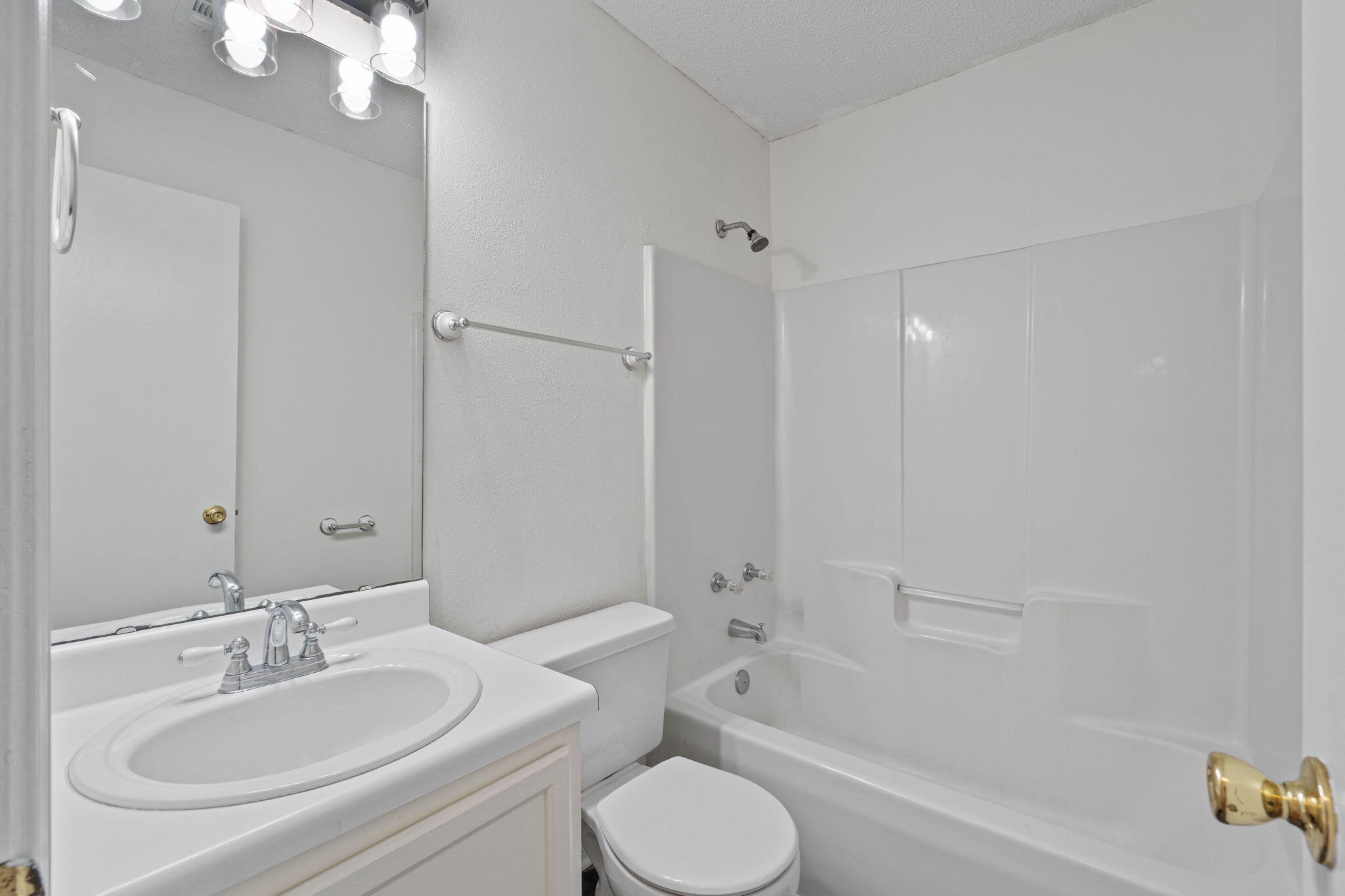 LAKE CHARLESTON - Residential Lease