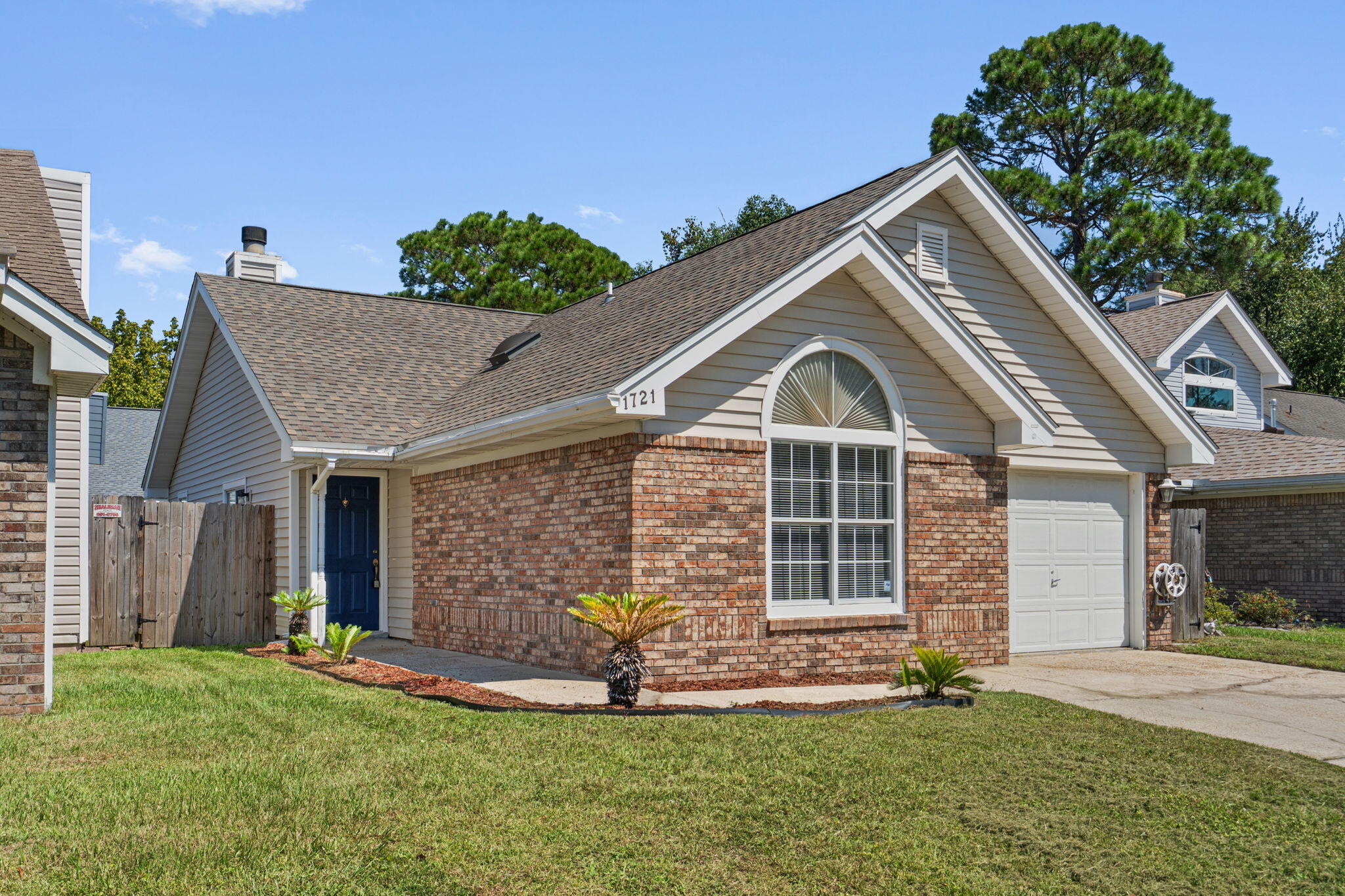 LAKE CHARLESTON - Residential Lease