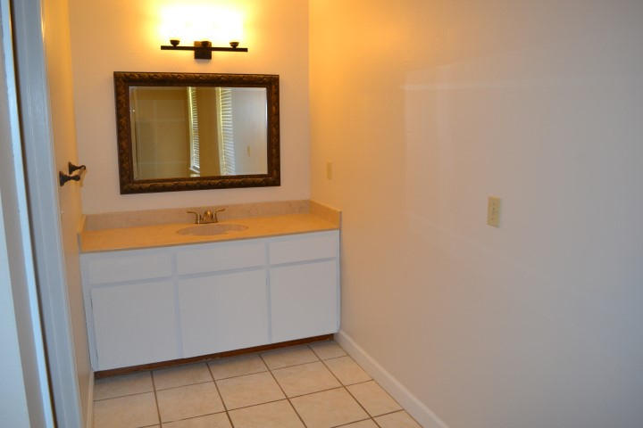 GULF MANOR S/D - Residential Lease