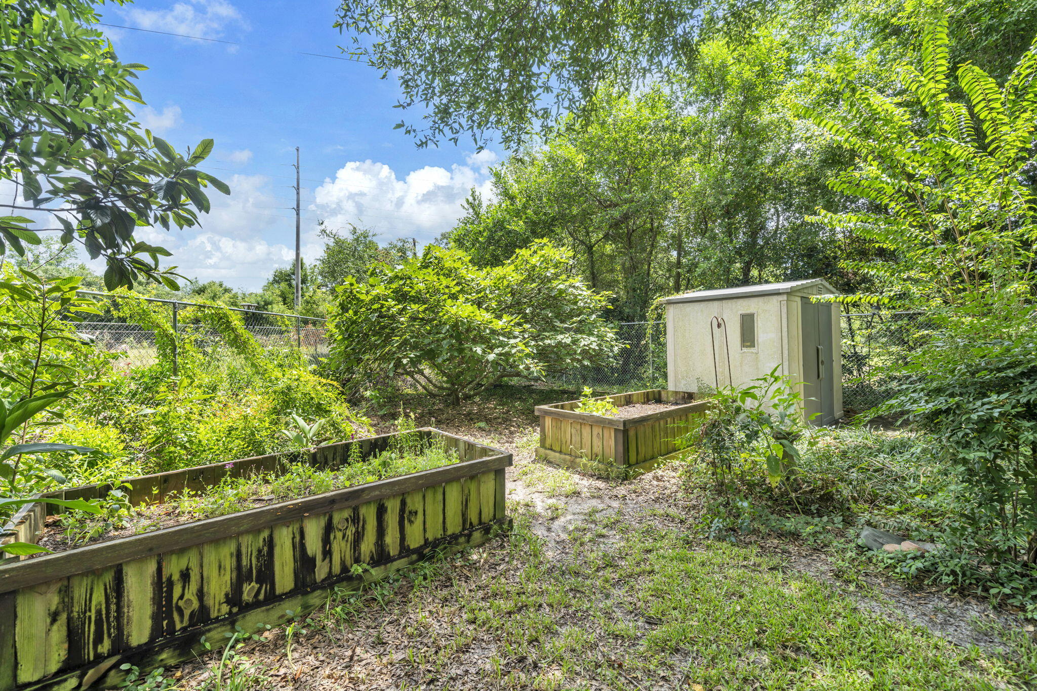 TANGLEWOOD S/D 1ST ADDN - Residential