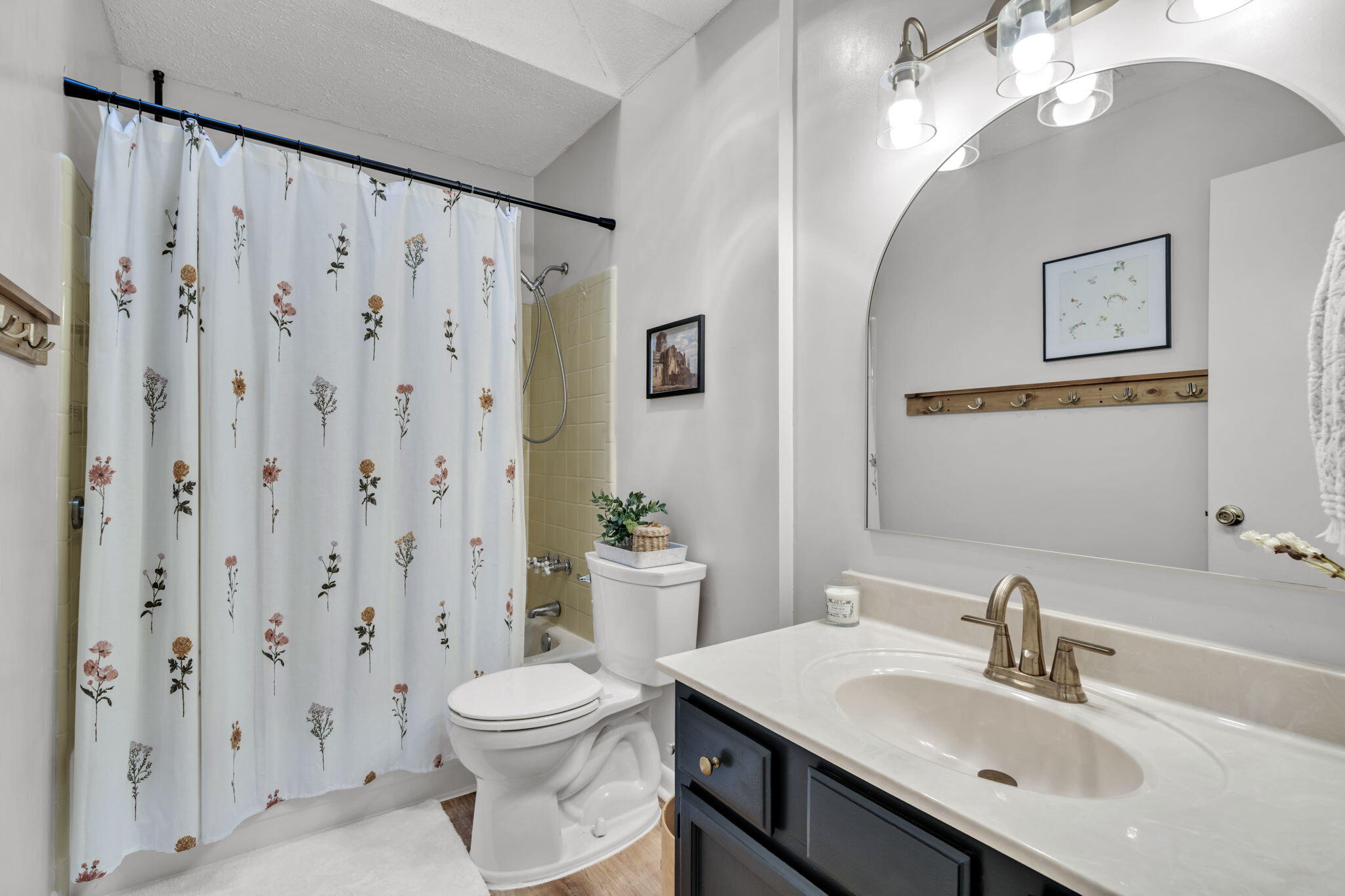 TANGLEWOOD S/D 1ST ADDN - Residential