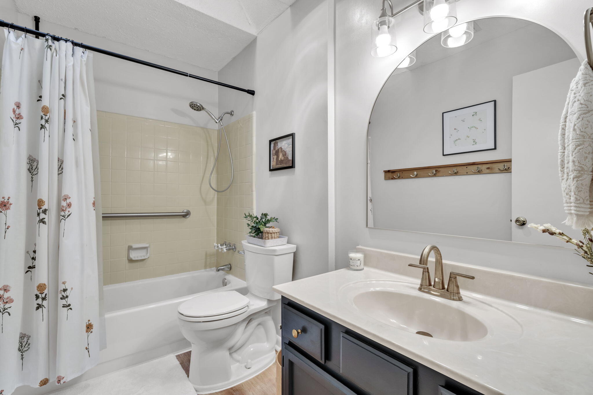 TANGLEWOOD S/D 1ST ADDN - Residential