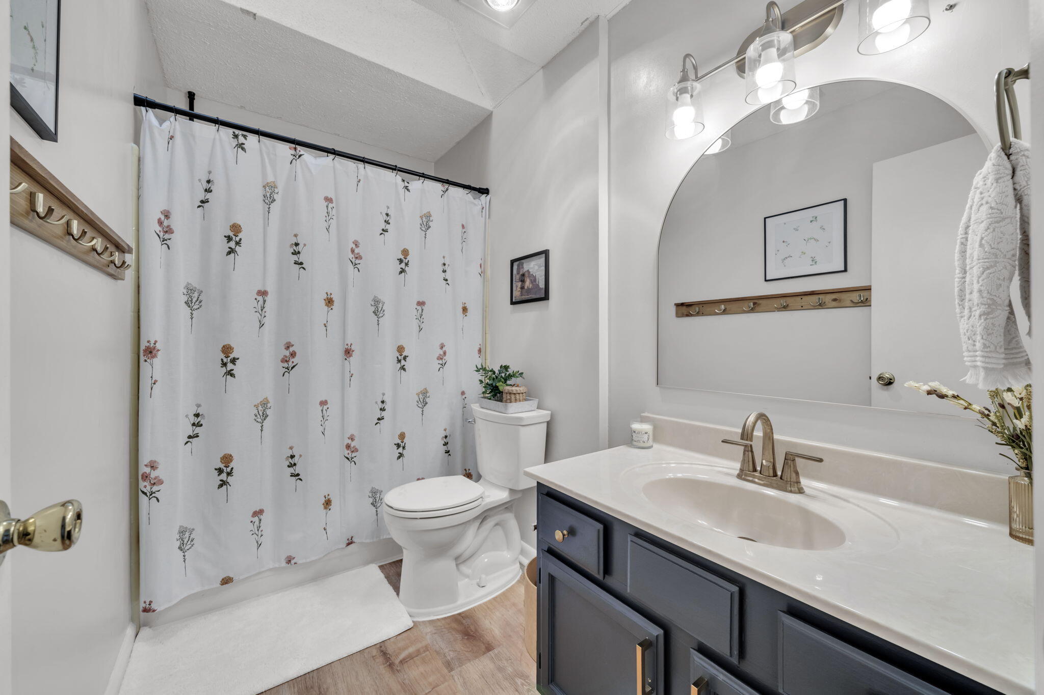 TANGLEWOOD S/D 1ST ADDN - Residential