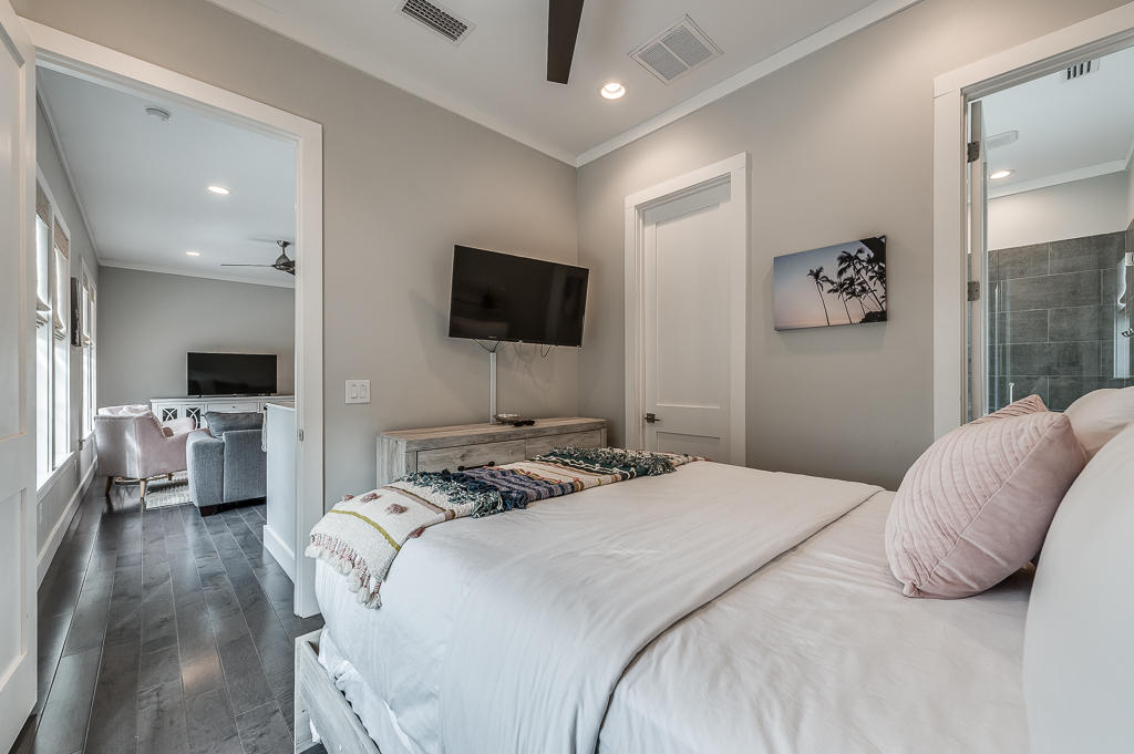 GULF SHORE MANOR - Residential