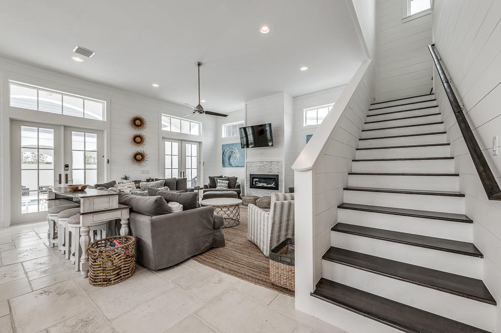 GULF SHORE MANOR - Residential