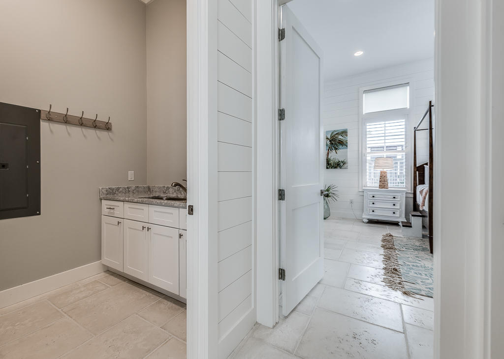 GULF SHORE MANOR - Residential