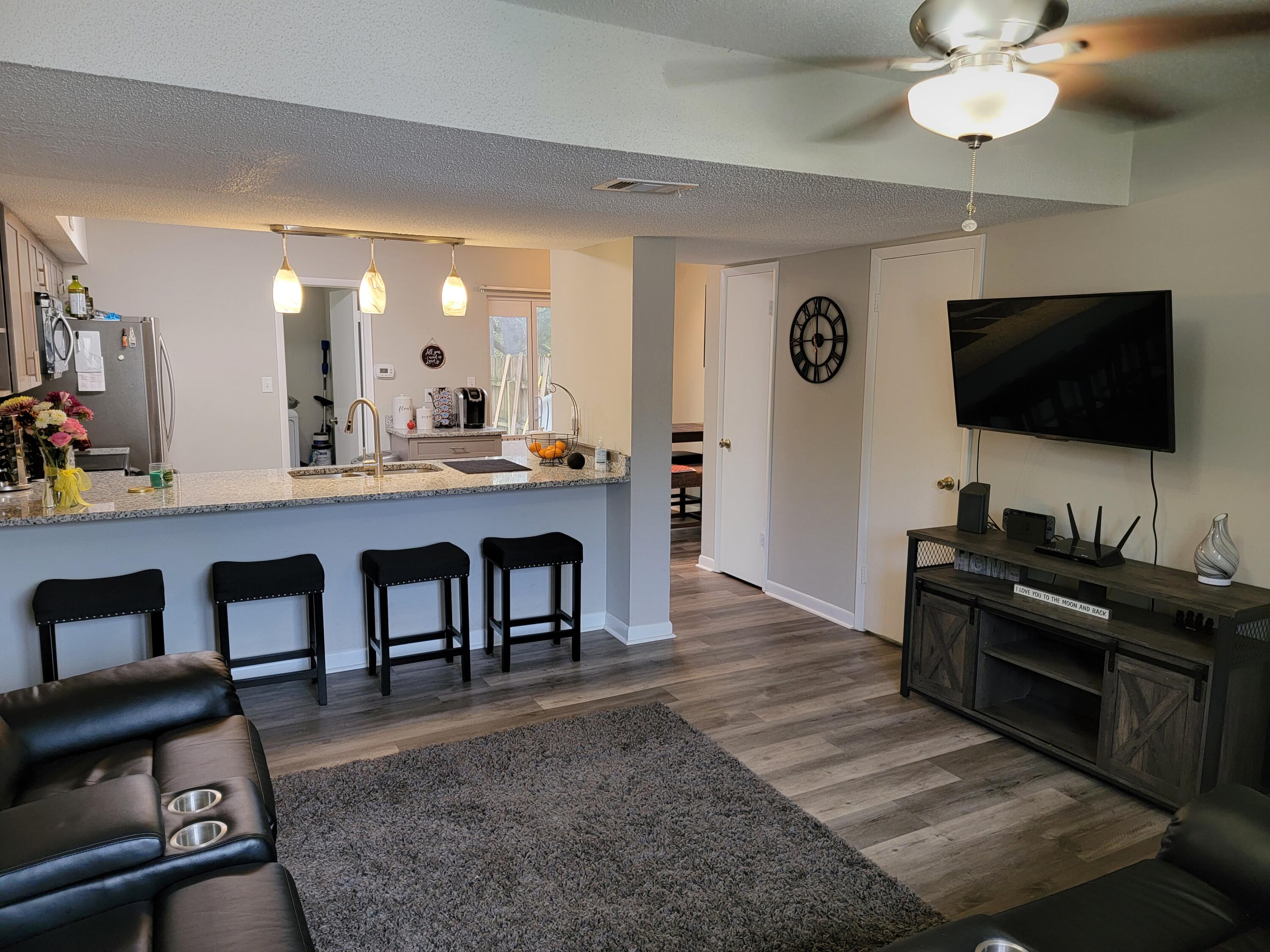 VIKING MANOR PH 1 - Residential