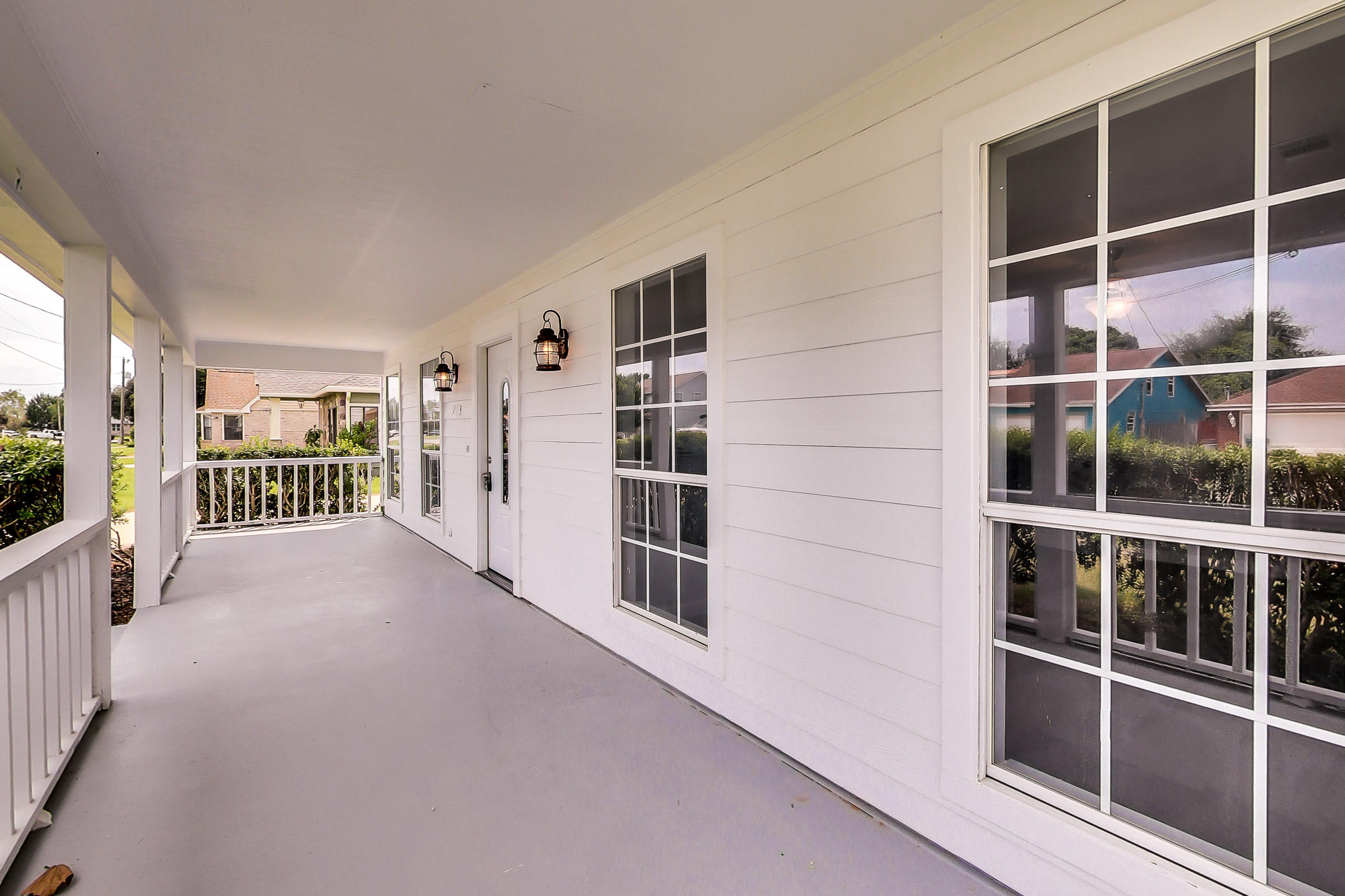 DOLPHIN ESTATES - Residential