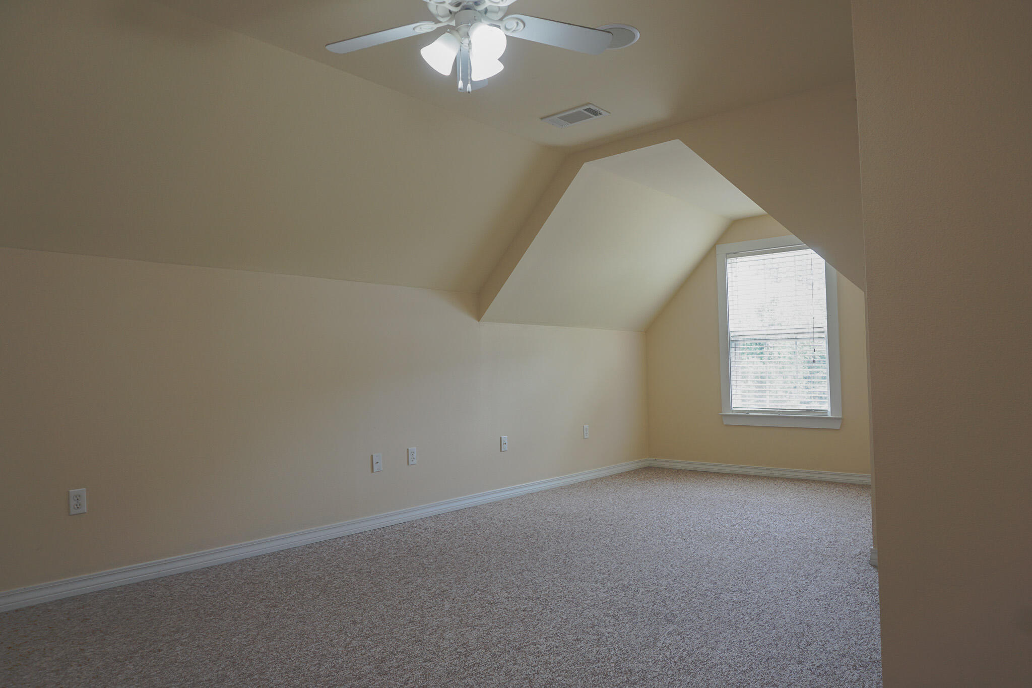 FOXWOOD ESTATES 1 - Residential Lease
