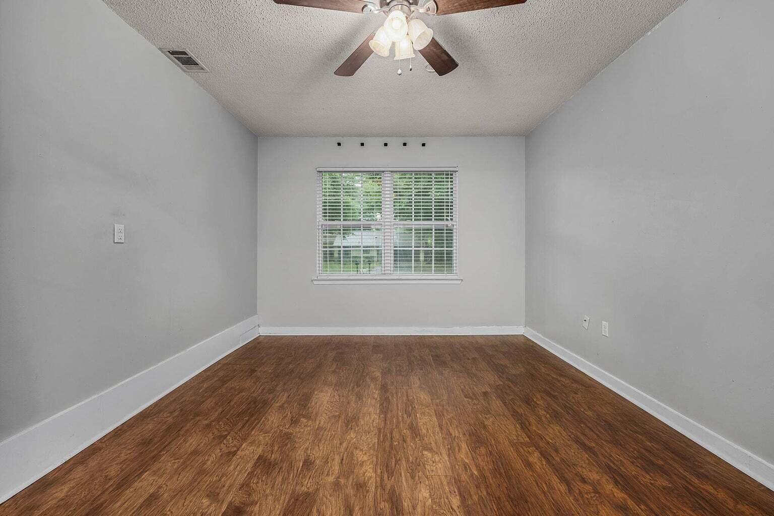 COUNTRY OAKS ESTATES PH 2 - Residential Lease