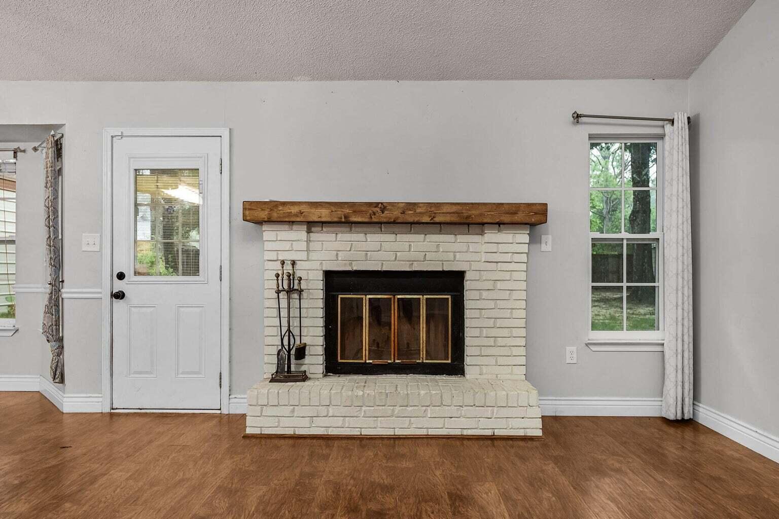 COUNTRY OAKS ESTATES PH 2 - Residential Lease