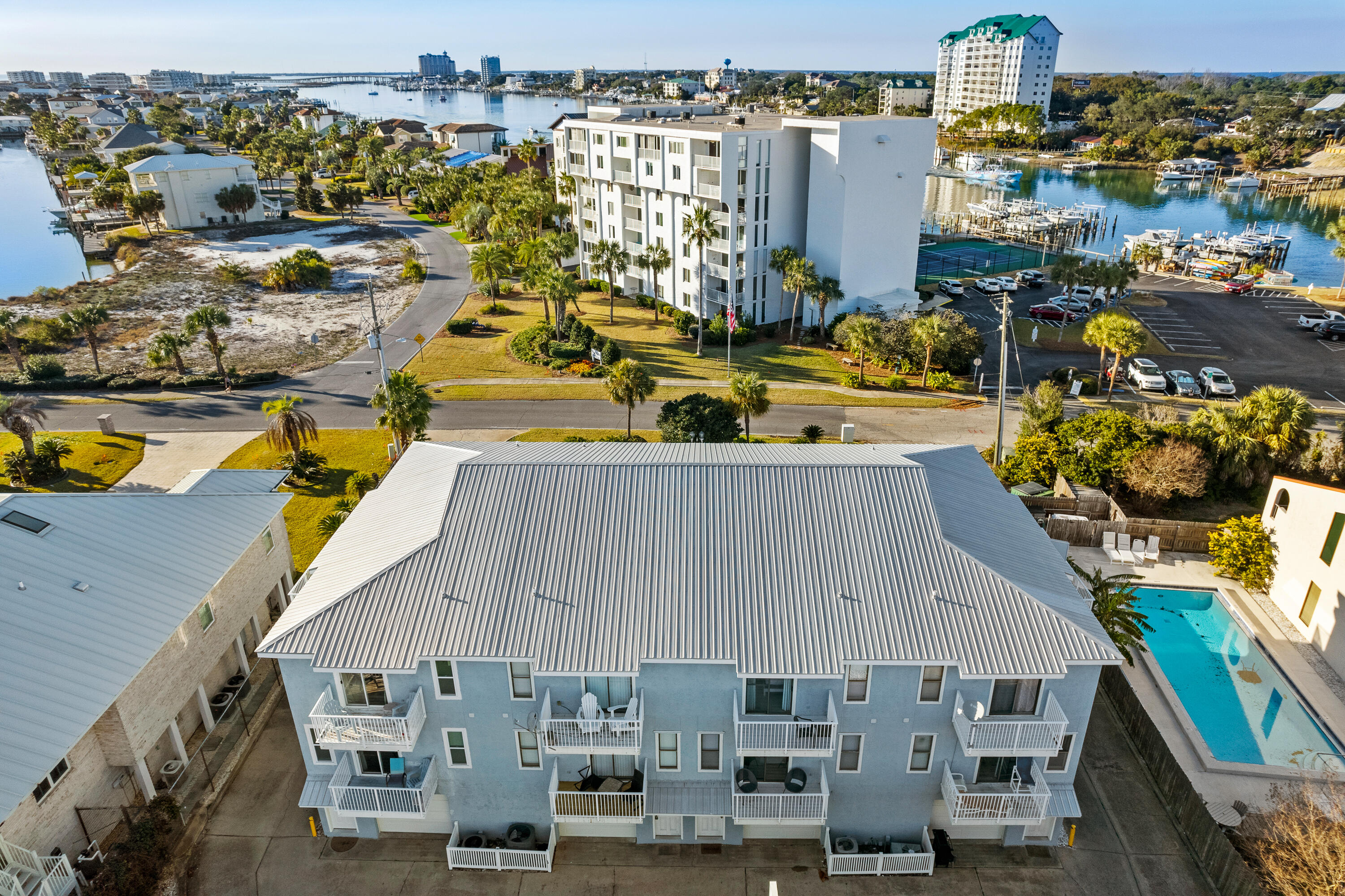 LAGUNA POINT CONDO - Residential