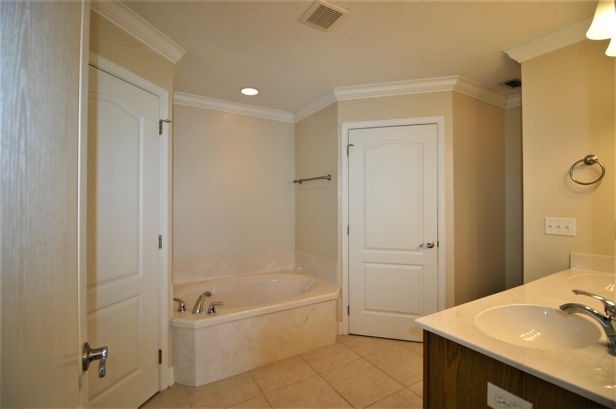 TRAILWOOD ESTATES - Residential