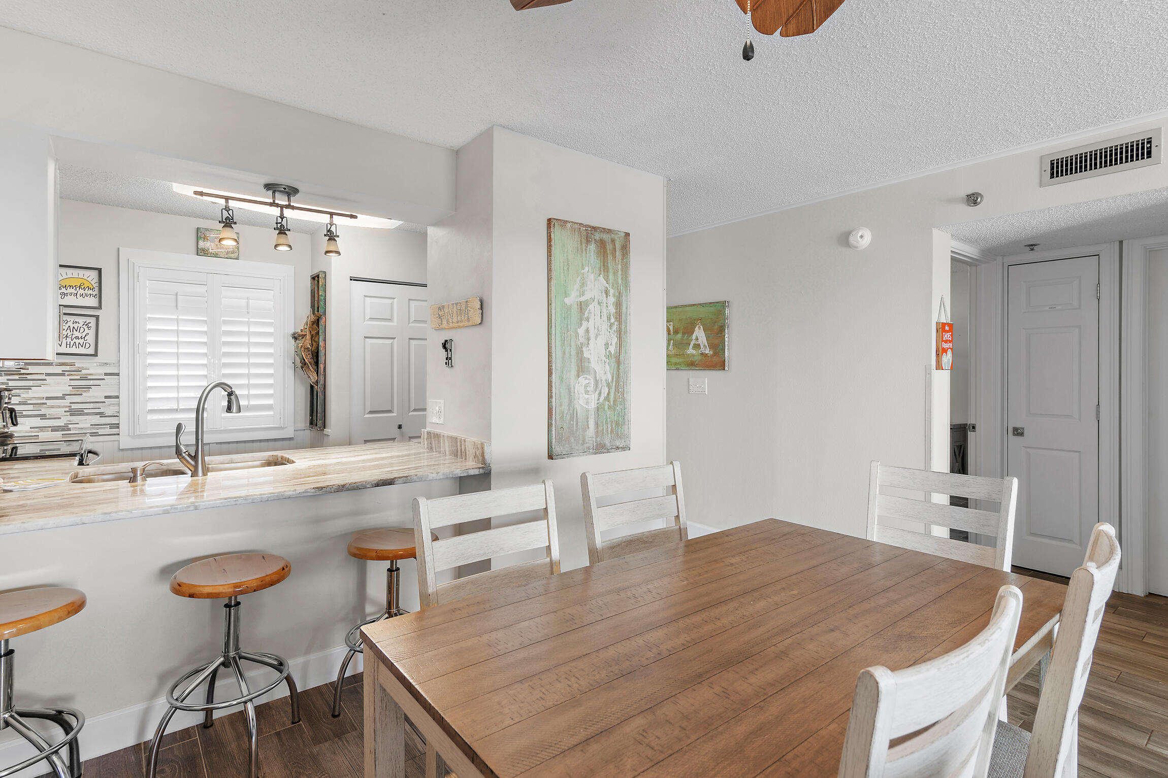 ISLANDER CONDO PH 2 - Residential