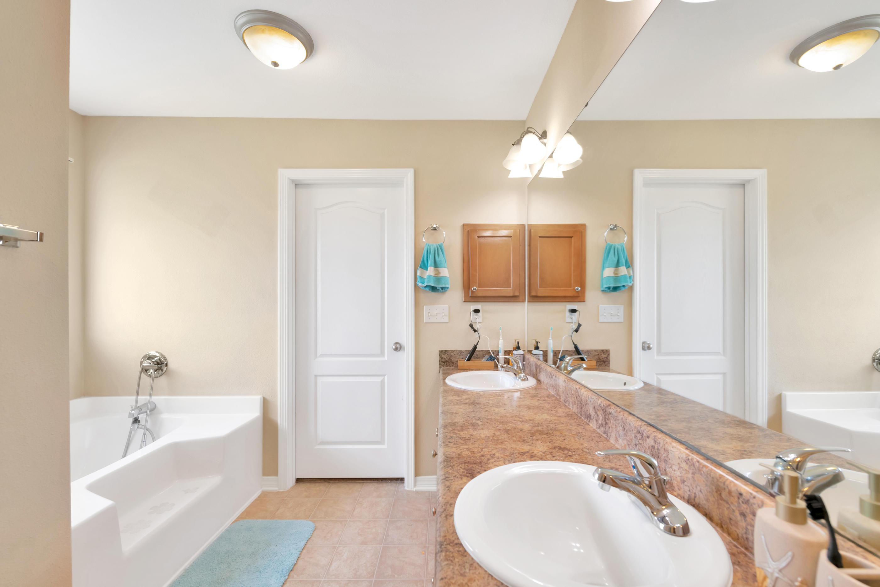 CREETWOOD VILLAGE - Residential