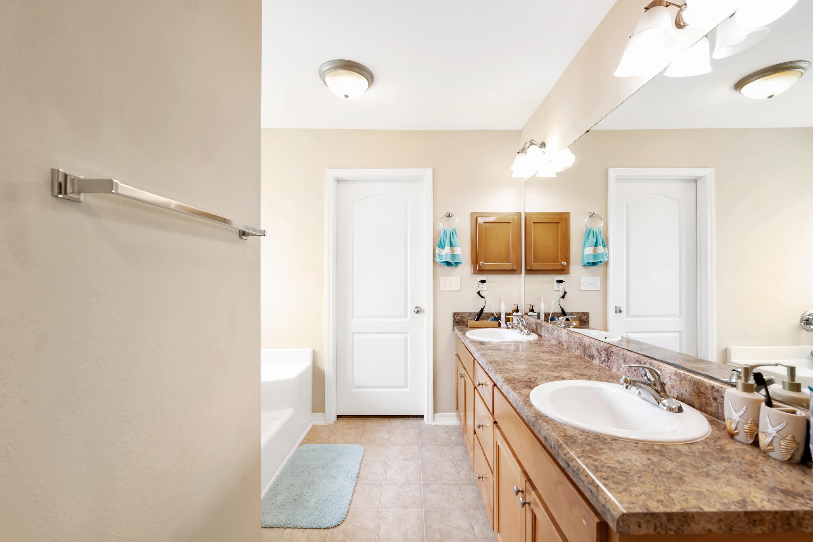 CREETWOOD VILLAGE - Residential