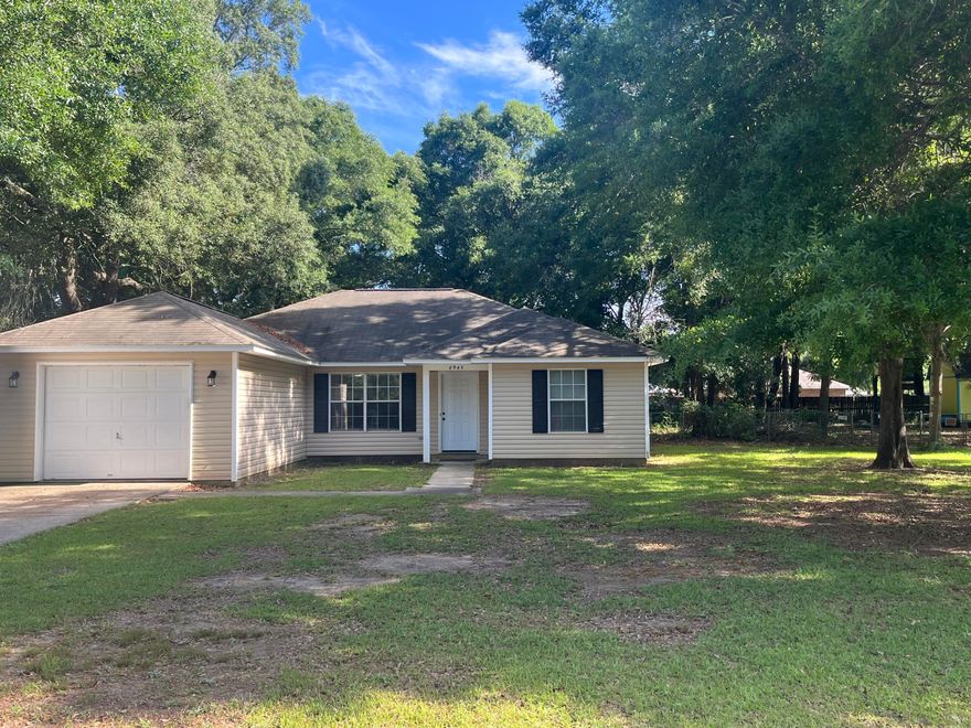 Charming country setting in Plantation Woods! This cozy, move-in-ready home was fully renovated in 2023 with new carpet, LVP flooring, water heater, granite kitchen countertops, stainless steel appliances, fixtures, blinds, and fresh paint throughout. The split floor plan offers added privacy with the master suite separate from the other bedrooms. Enjoy vaulted ceilings in the kitchen and living room, enhancing the spacious feel of this 1,355 sq ft home. Sitting on a large 0.40-acre lot, the backyard is a blank canvas ready for your vision. Priced to sell--don't miss this gem!
