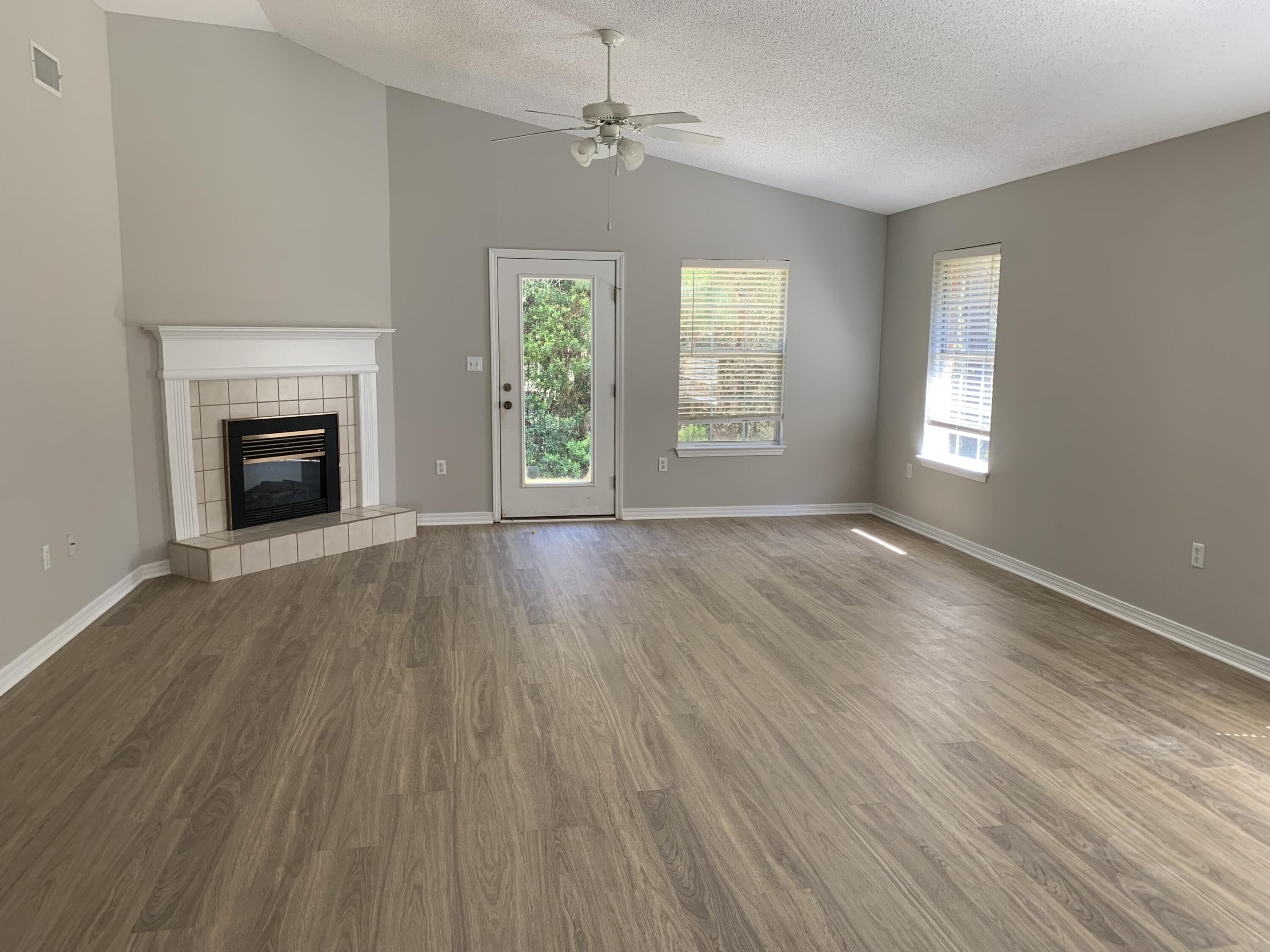 EMERALD LAKES PH 3 - Residential Lease