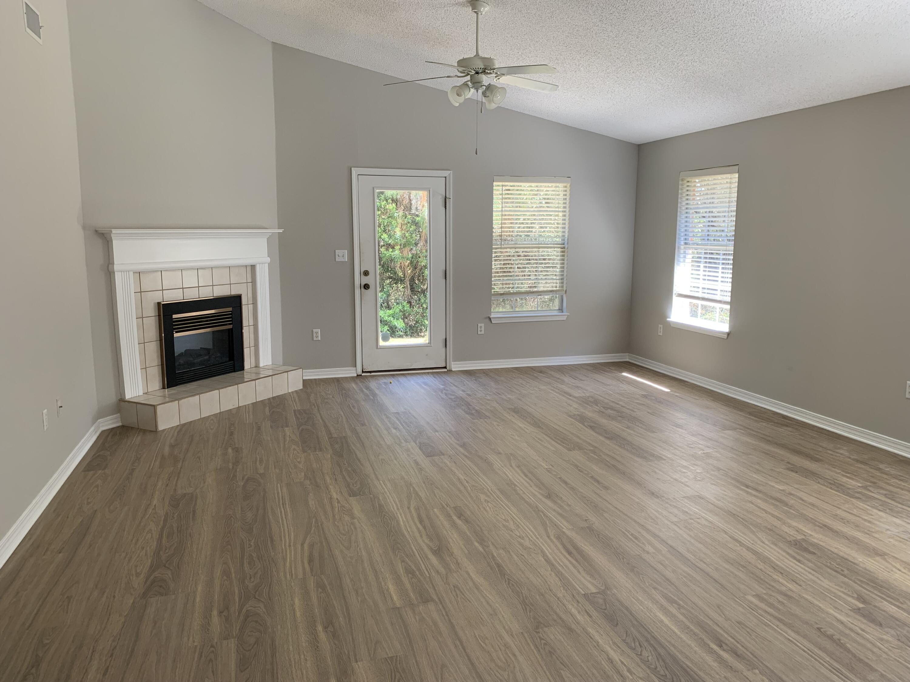 EMERALD LAKES PH 3 - Residential Lease