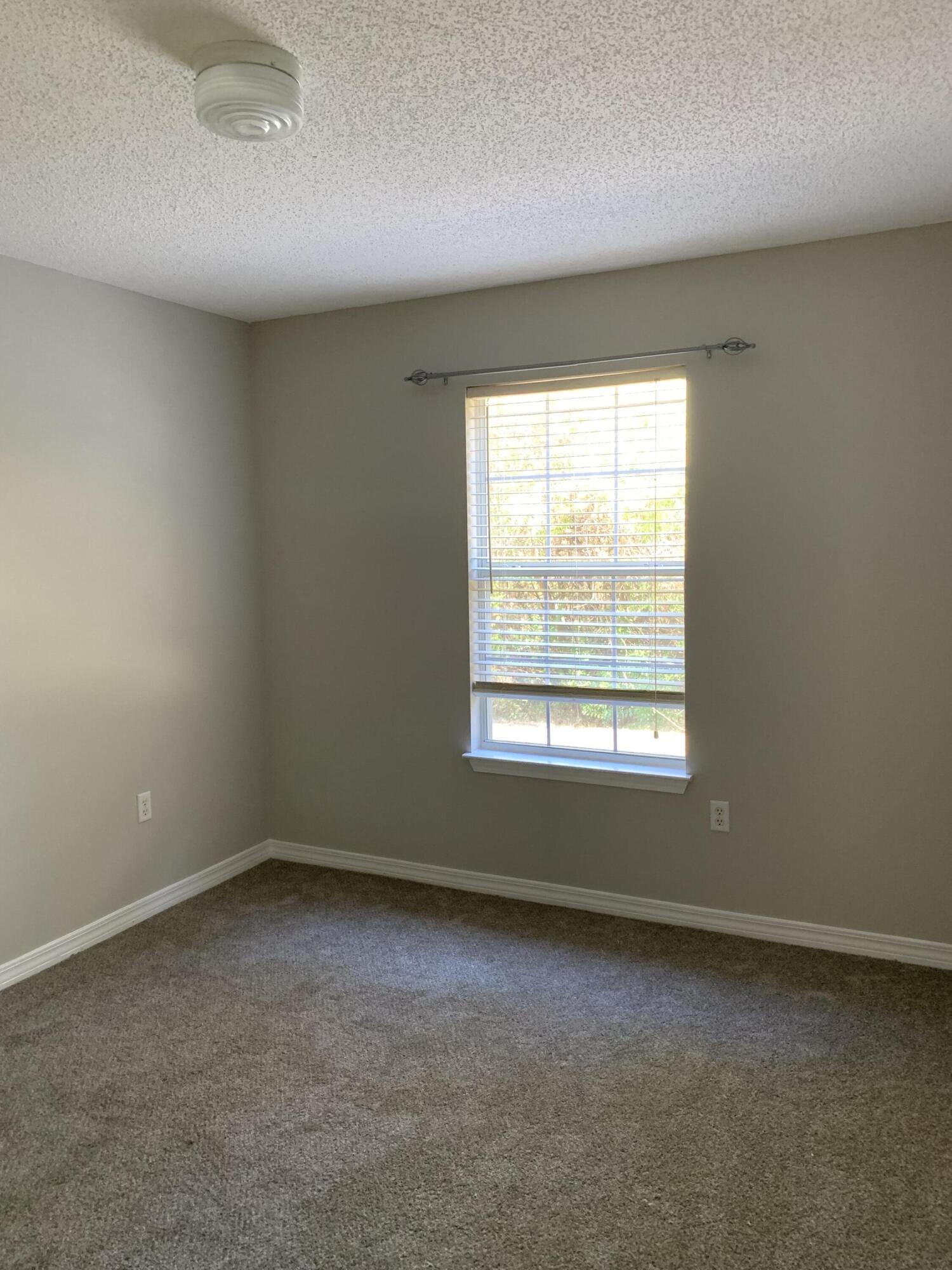 EMERALD LAKES PH 3 - Residential Lease