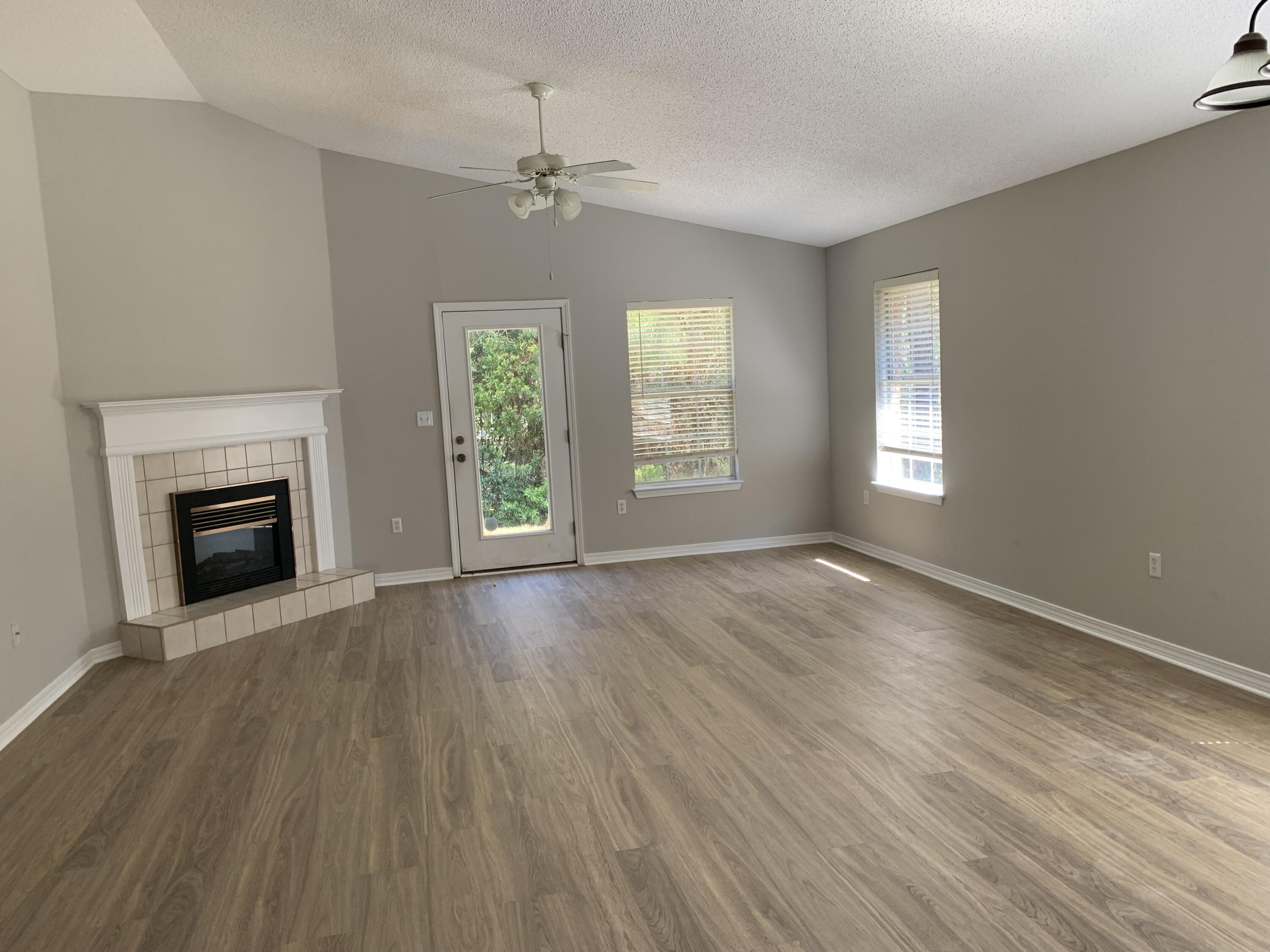 EMERALD LAKES PH 3 - Residential Lease