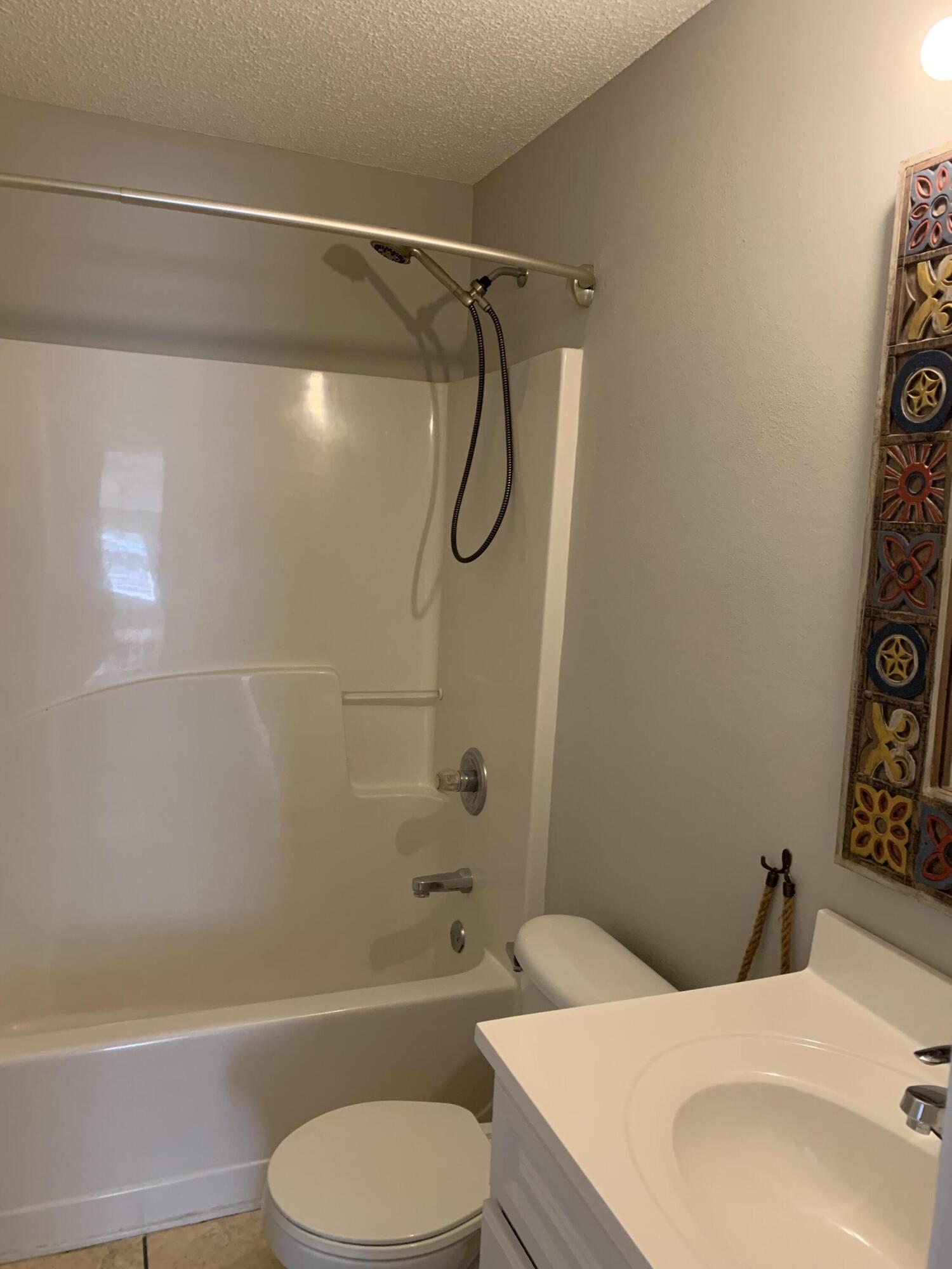 EMERALD LAKES PH 3 - Residential Lease