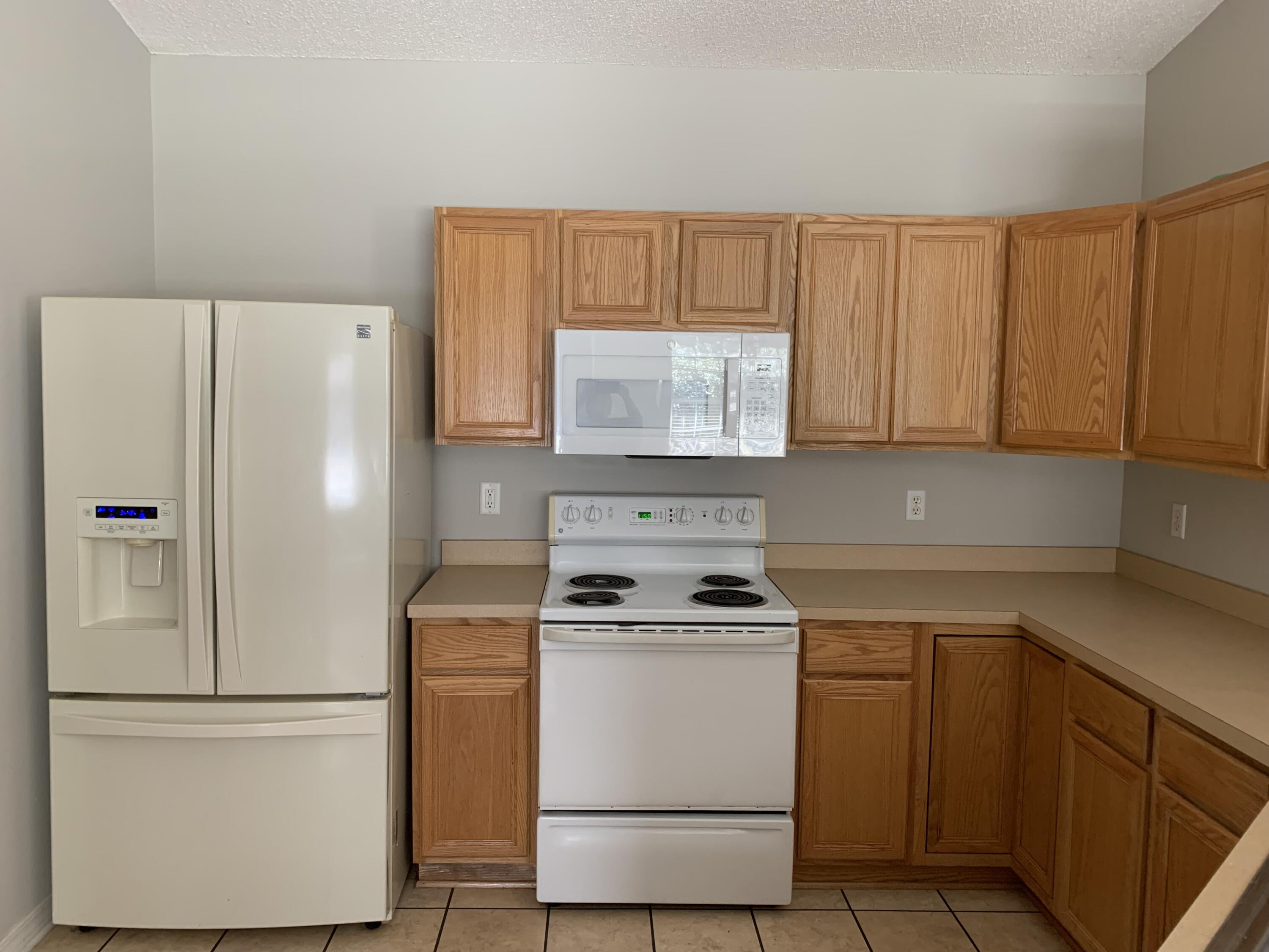 EMERALD LAKES PH 3 - Residential Lease